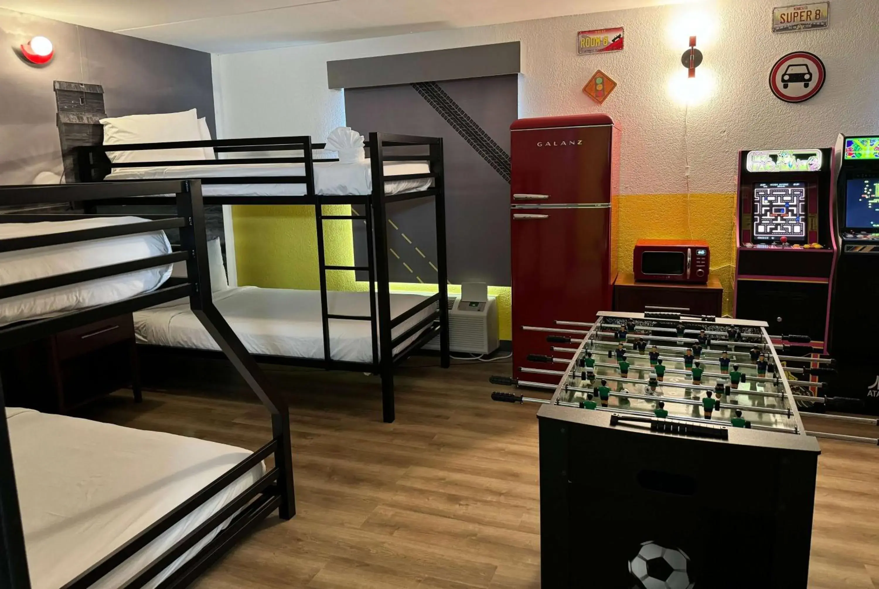 Bedroom in Super 8 by Wyndham Bloomington/Airport Bedroom in Super 8 by Wyndham Bloomington/Airport