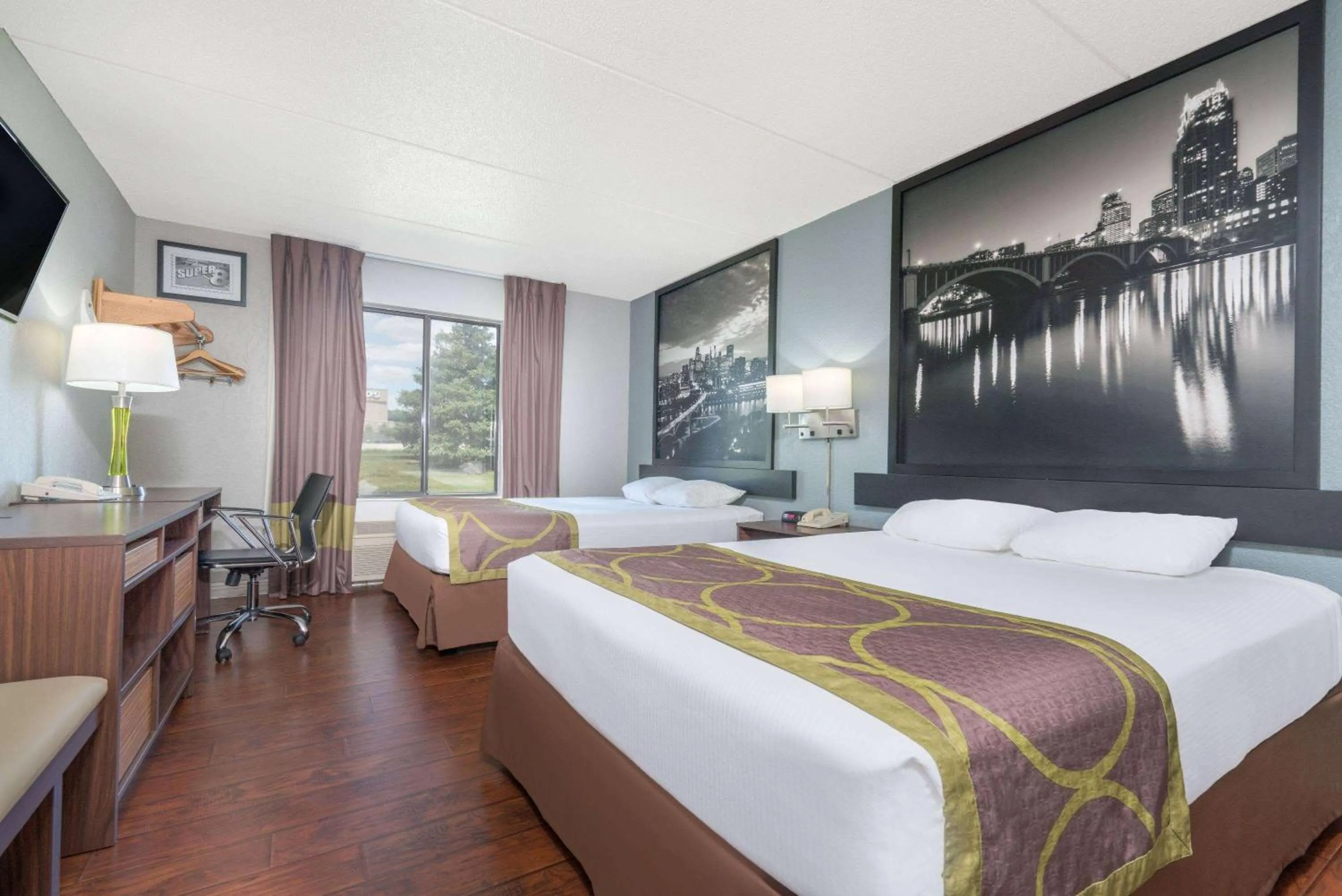 Photo of the whole room, Bed in Super 8 by Wyndham Bloomington/Airport