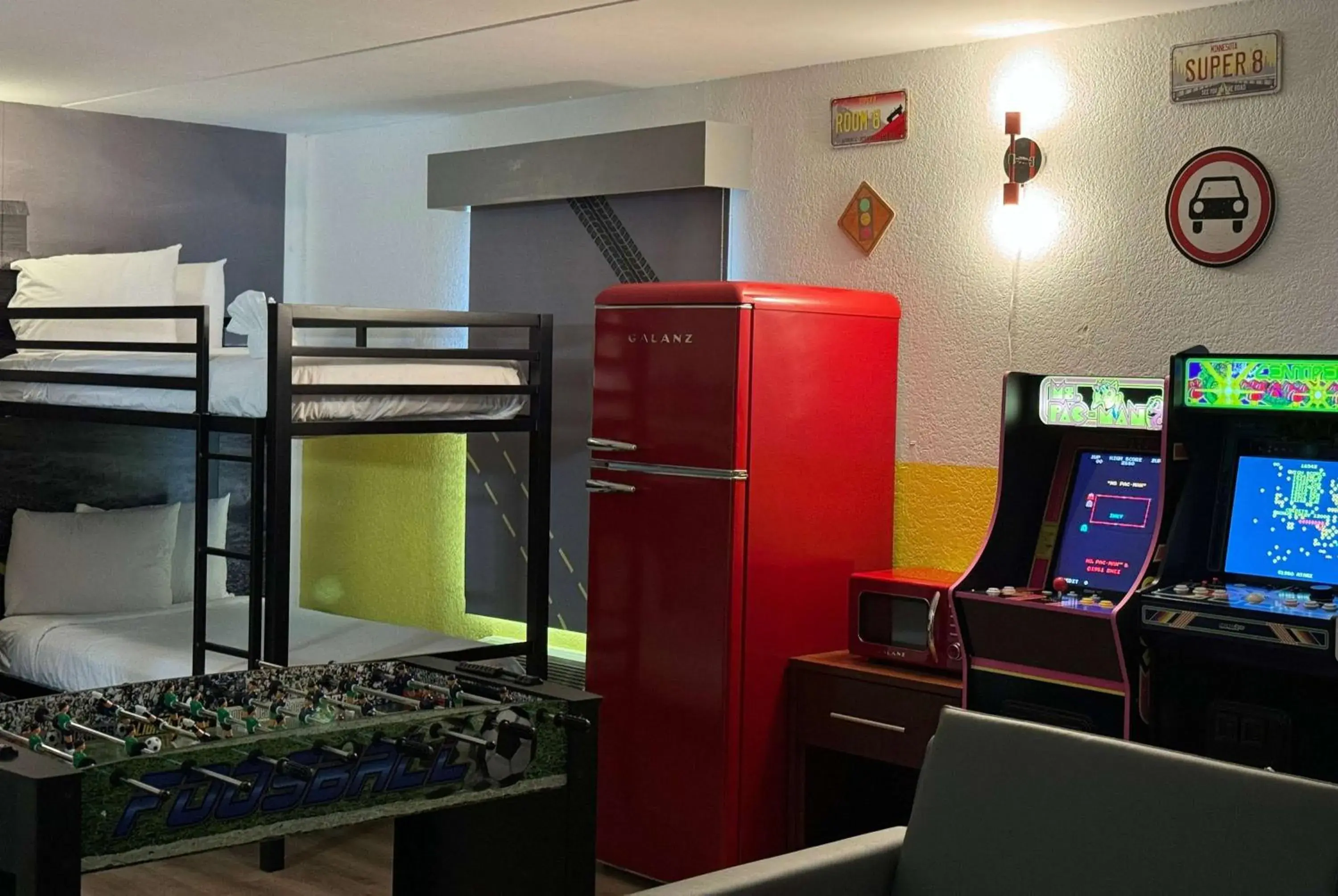 Bedroom in Super 8 by Wyndham Bloomington/Airport Bedroom in Super 8 by Wyndham Bloomington/Airport