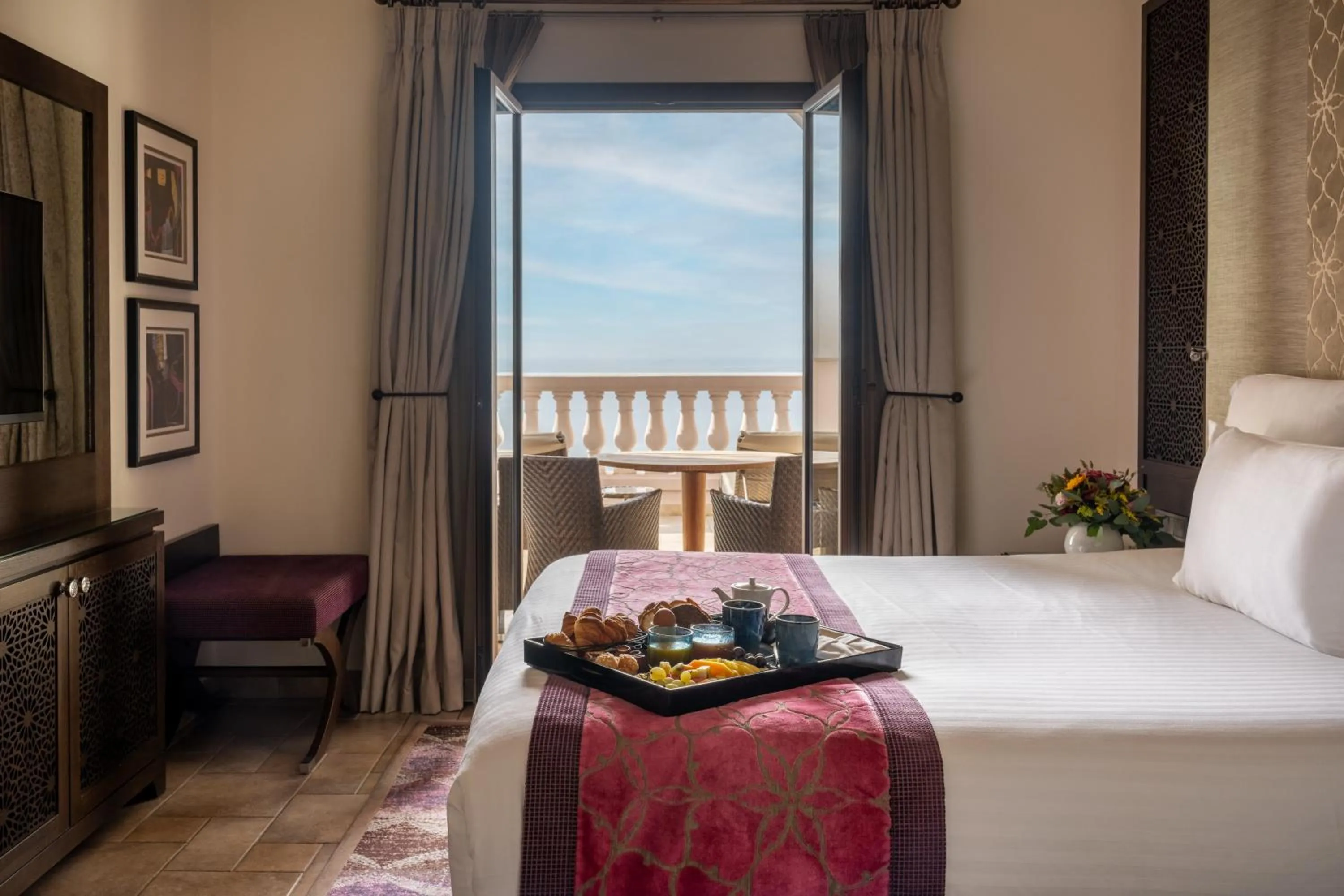 Photo of the whole room, Bed in Tiara Miramar Beach Resort