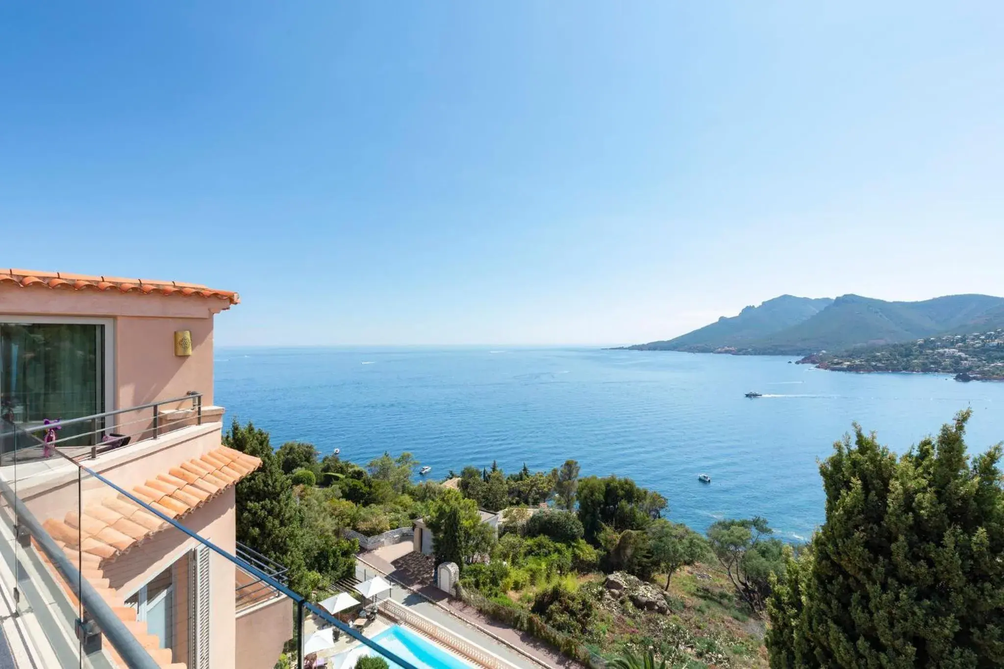 Photo of the whole room in Tiara Miramar Beach Resort Photo of the whole room in Tiara Miramar Beach Resort