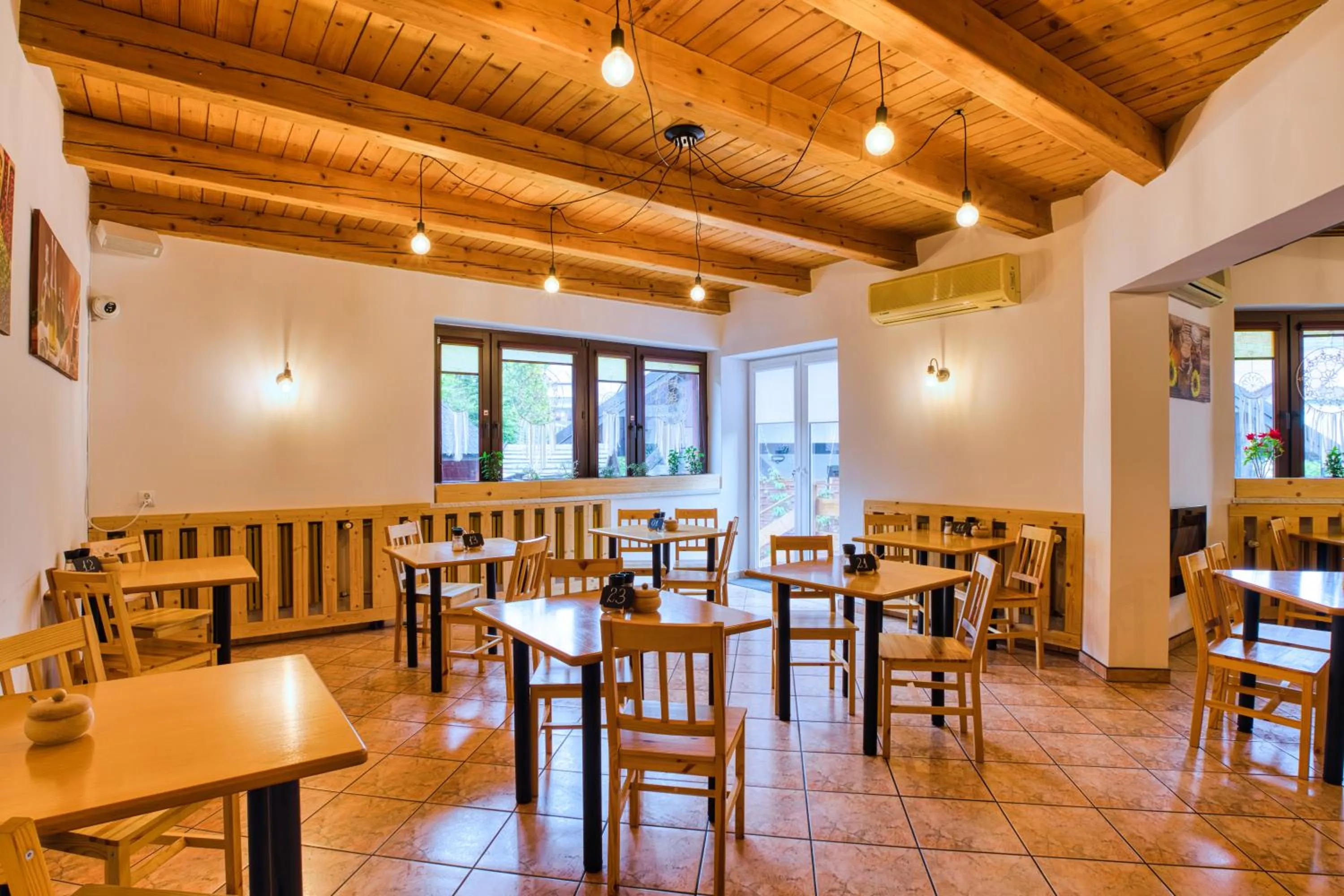 Restaurant/places to eat in Ada