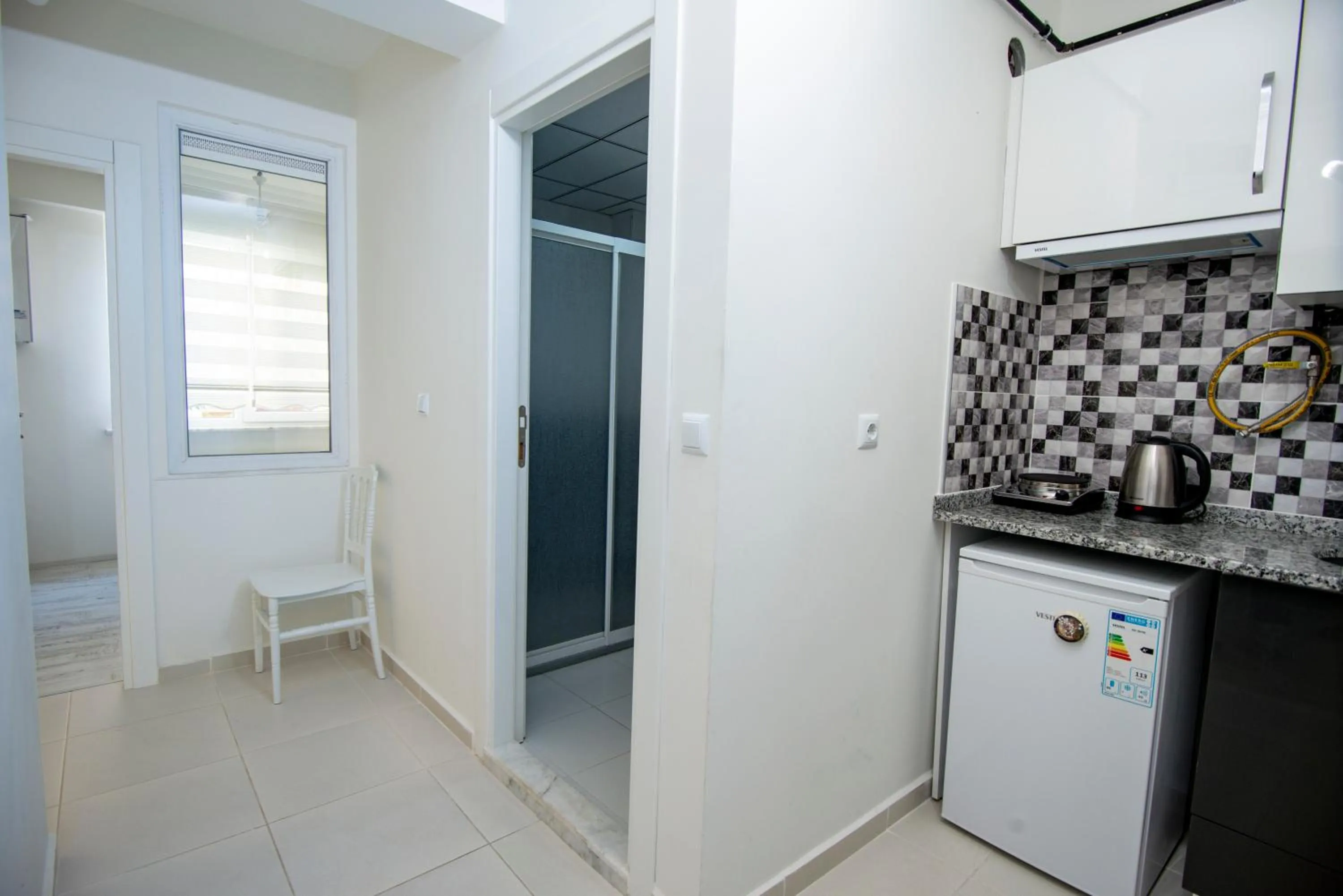 Kitchen or kitchenette in Arney Suites