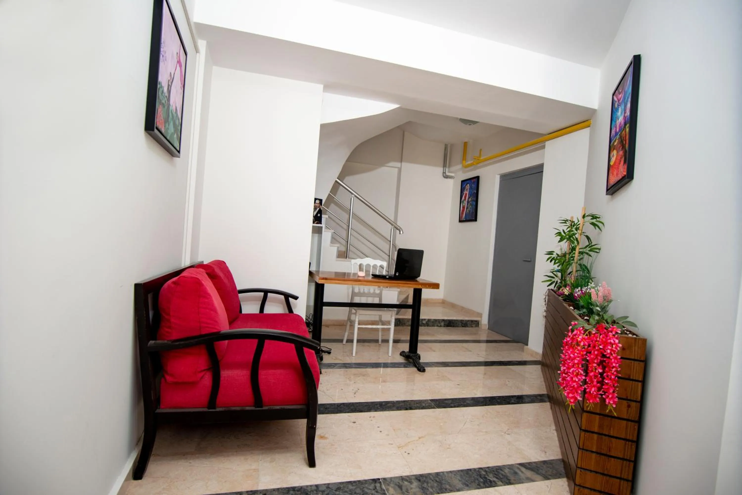 Facade/entrance in Arney Suites