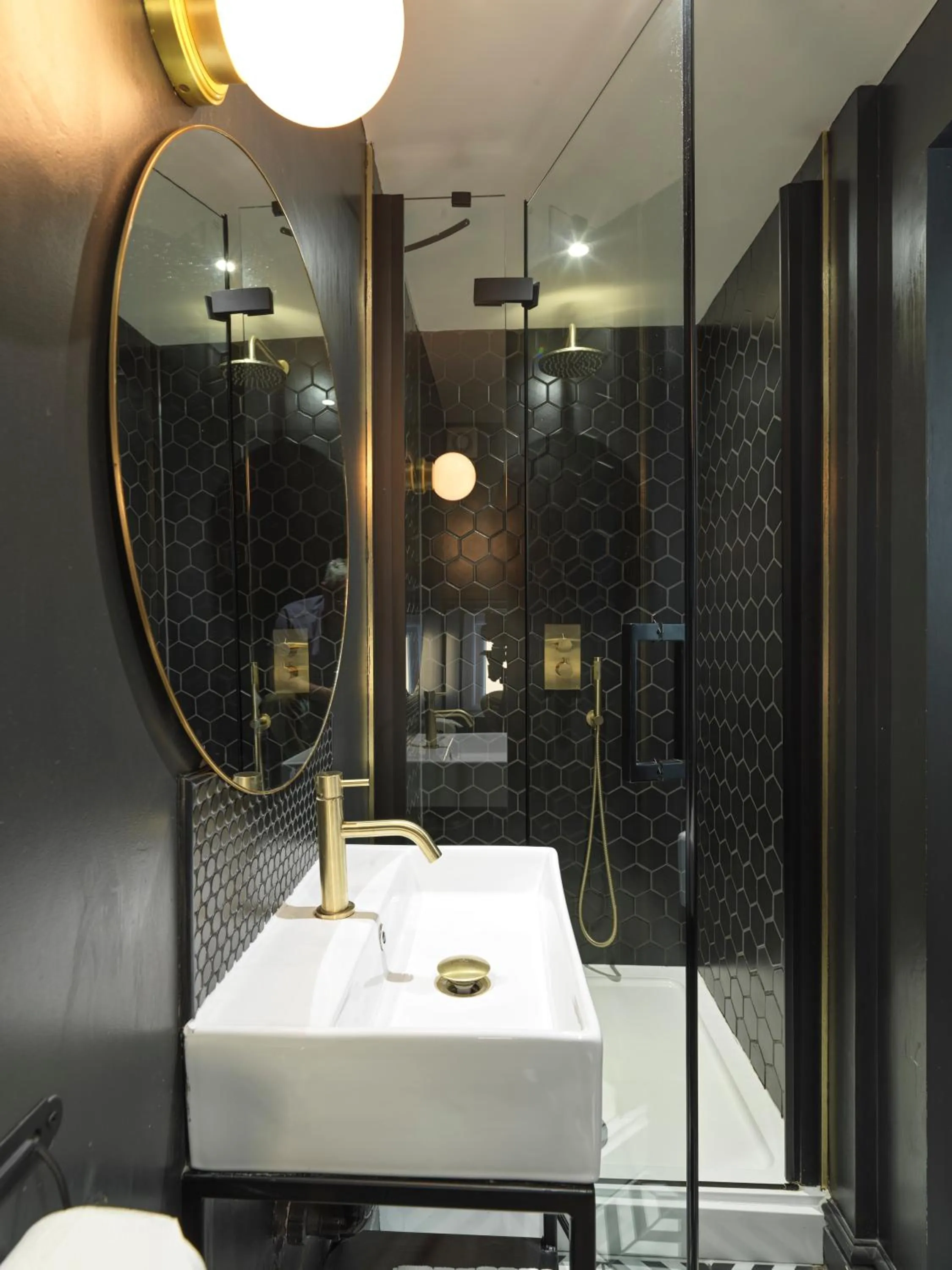 Shower in Hy Lytham St Anne's