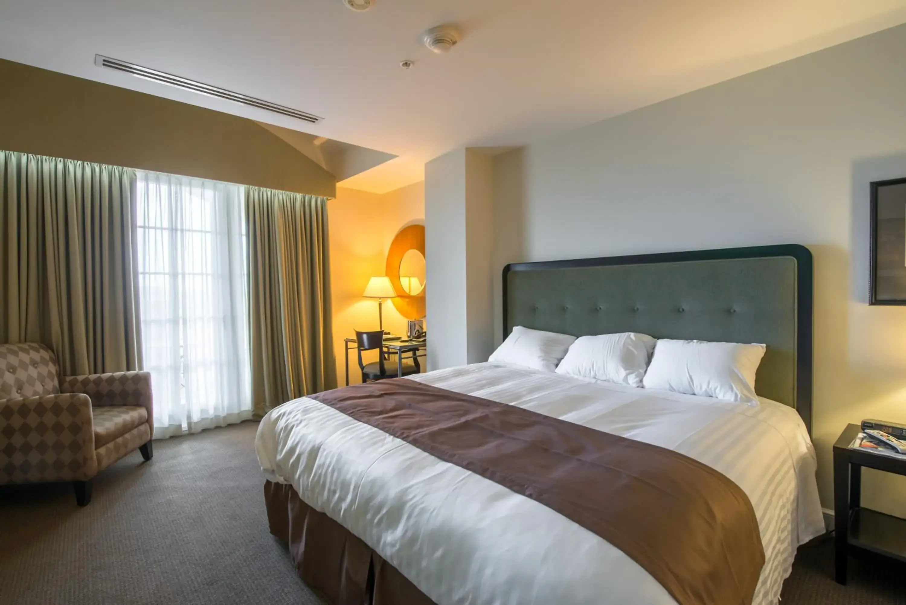 Deluxe Single Room with Balcony in The Glen Club Deluxe Single Room with Balcony in The Glen Club