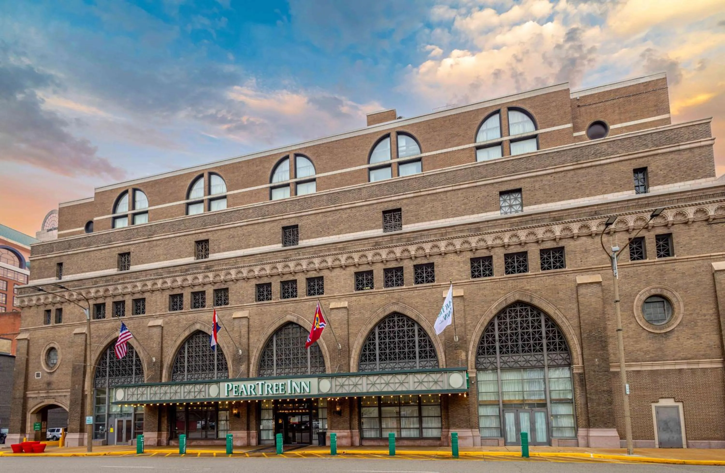 Property building in Drury Inn & Suites St. Louis Convention Center