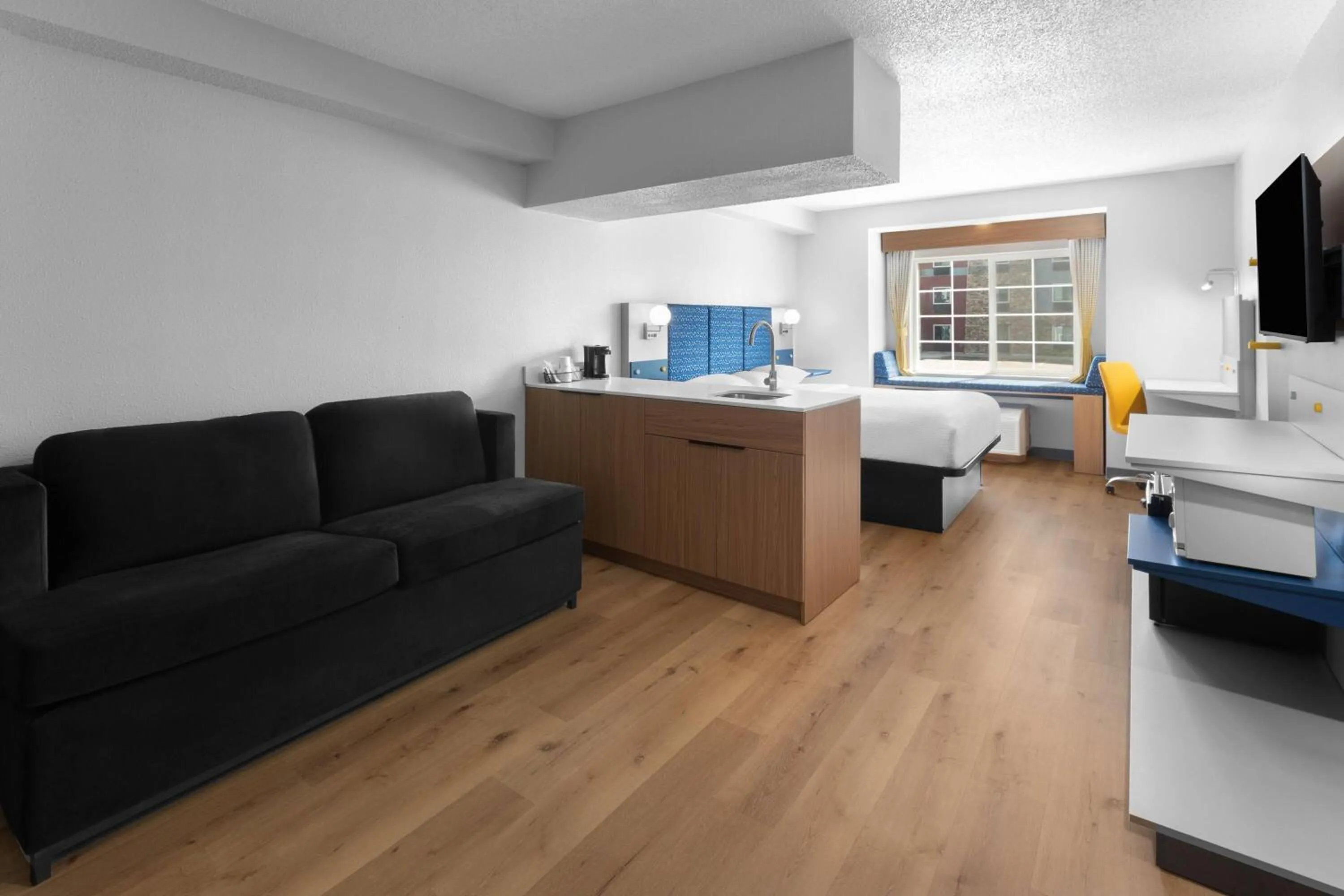 Photo of the whole room, Bed in Microtel Inn & Suites by Wyndham Sioux Falls