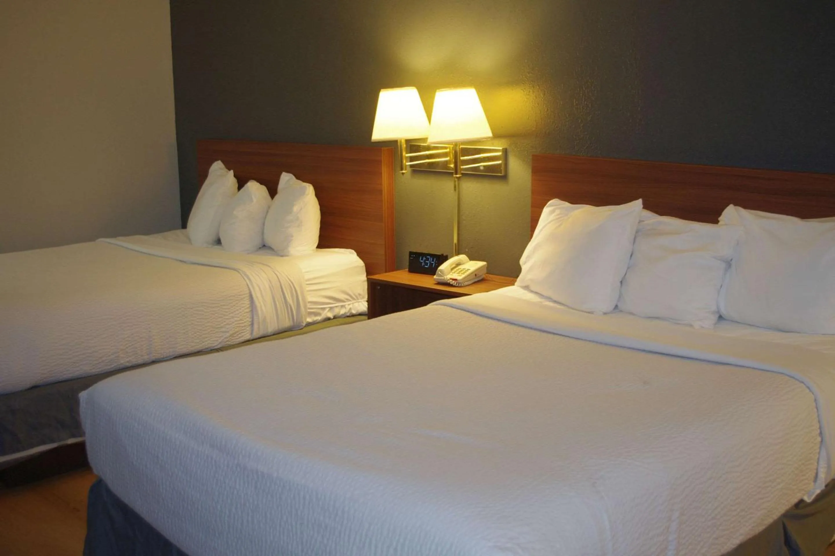 Bedroom in Econo Lodge