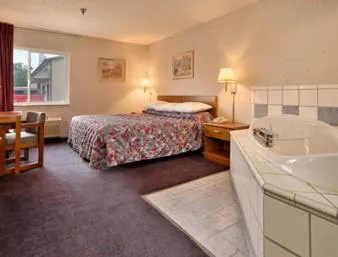 Photo of the whole room in Econo Lodge