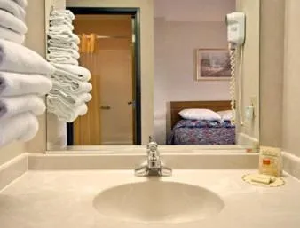 Bathroom in Econo Lodge