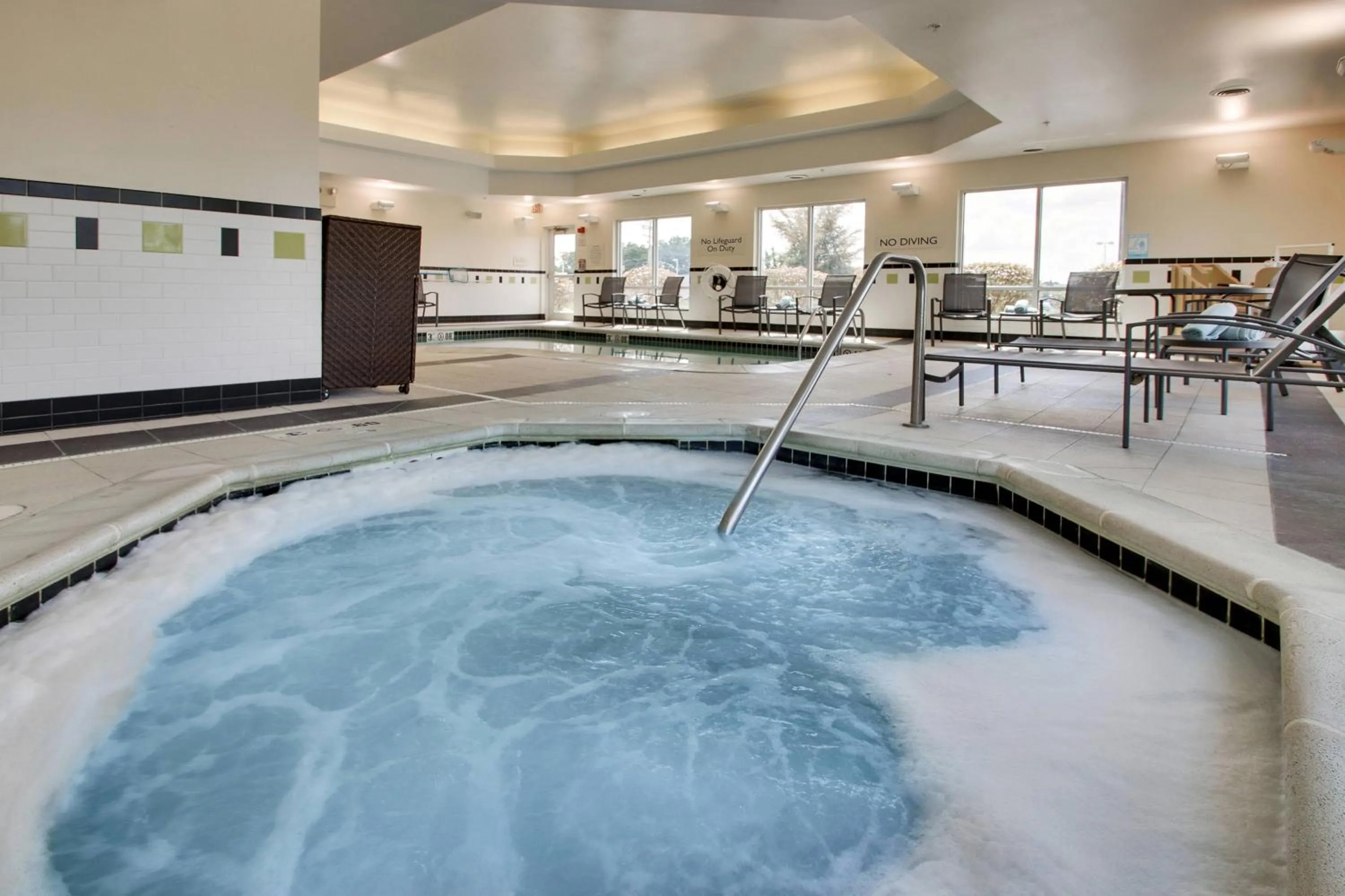 Swimming pool in Fairfield Inn & Suites by Marriott Ottawa Starved Rock Area