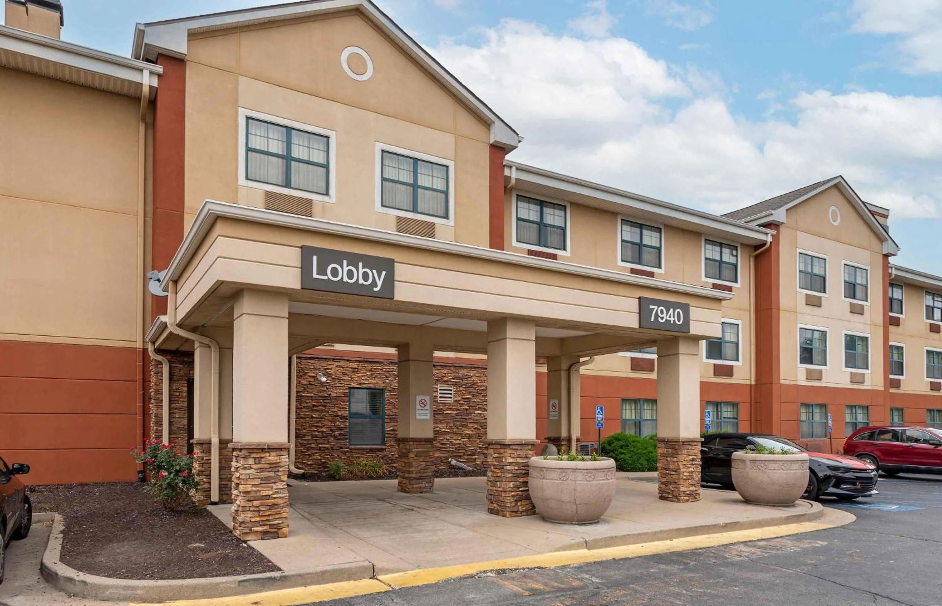 Property building in Extended Stay America Suites - Indianapolis - Castleton