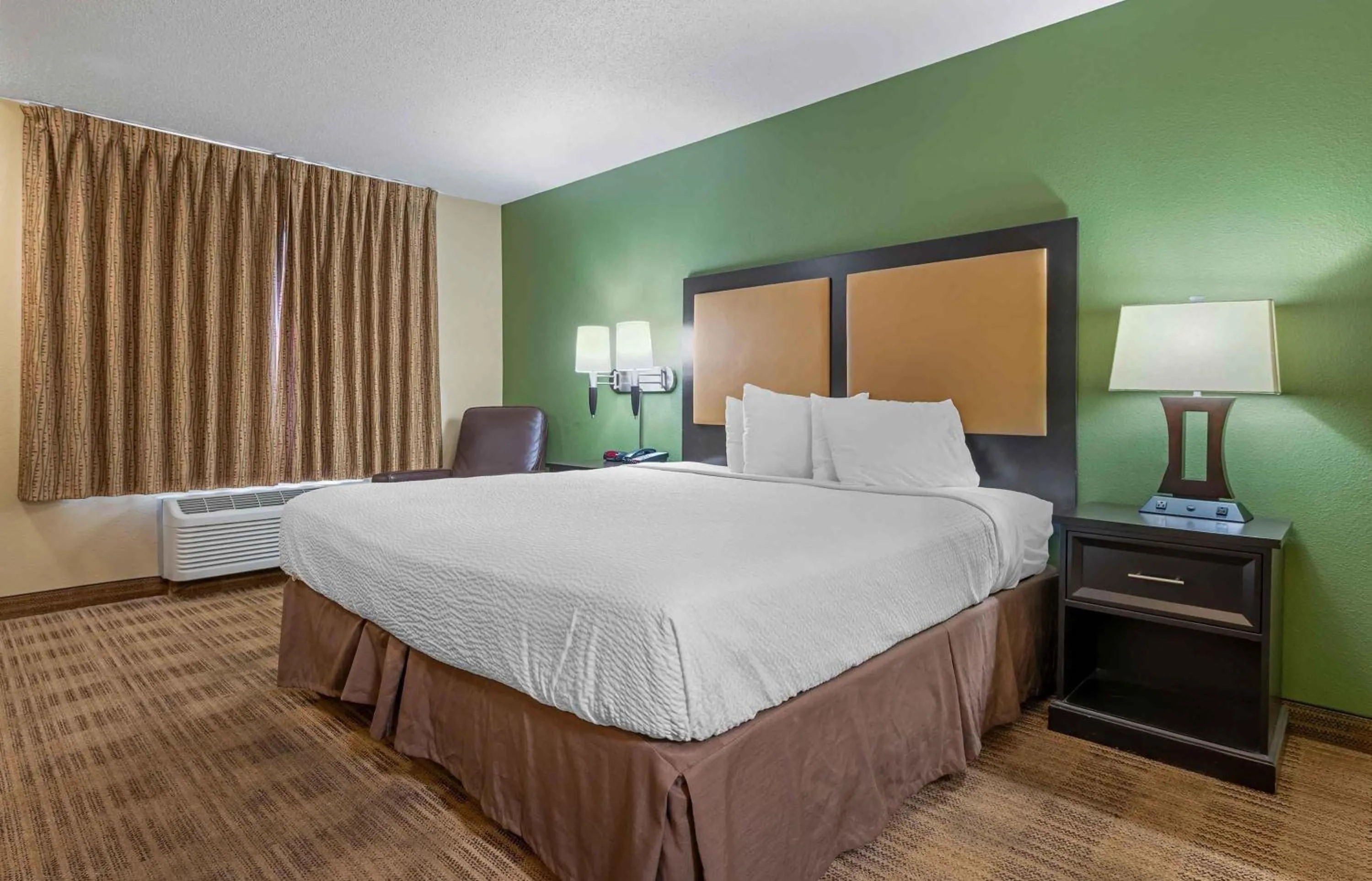 Bedroom, Bed in Extended Stay America Suites - Indianapolis - Castleton