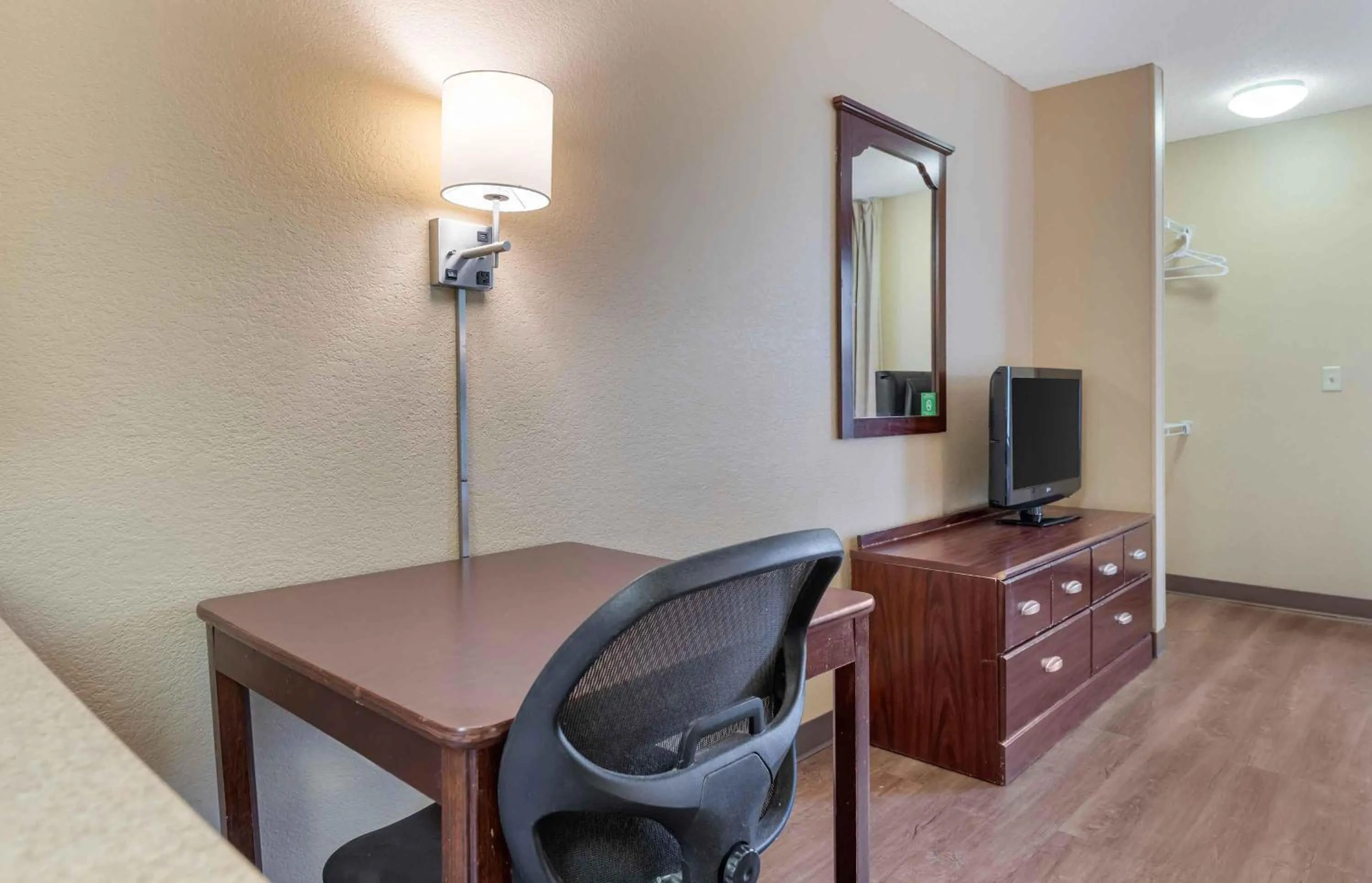 Bedroom in Extended Stay America Suites - Indianapolis - Castleton
