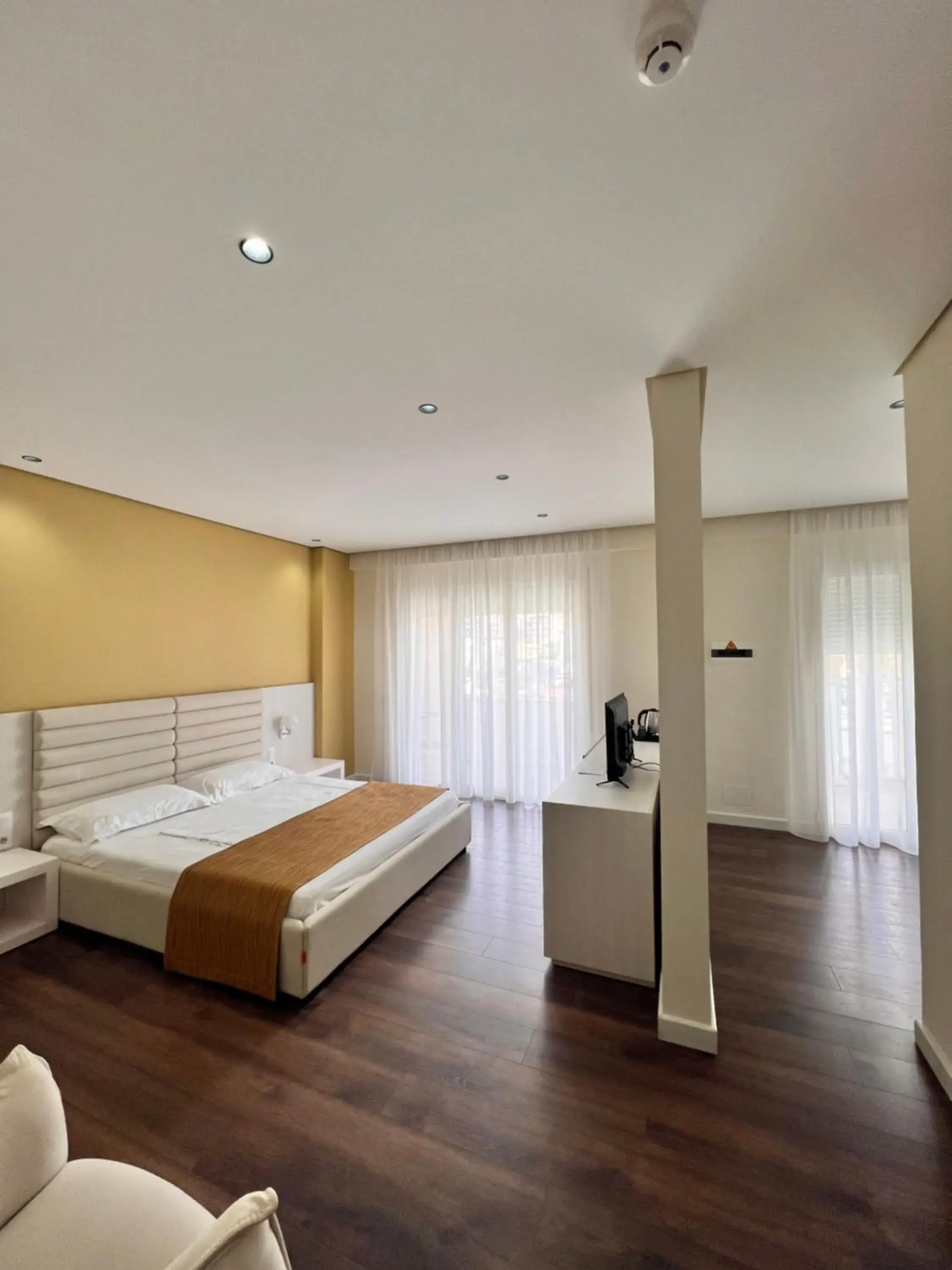 Double Room with Mountain View in Maxi Room Double Room with Mountain View in Maxi Room