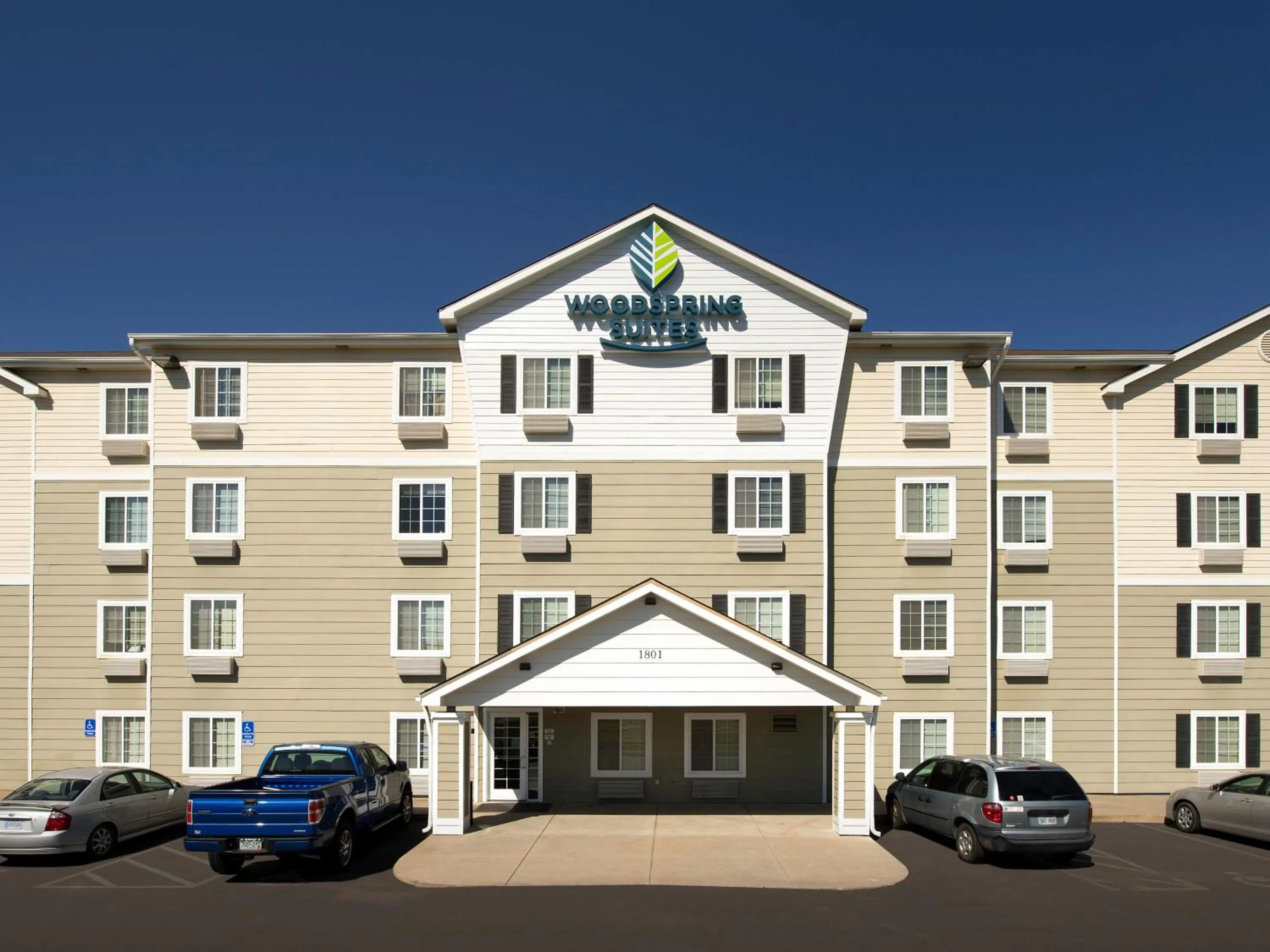 Property building in WoodSpring Suites Topeka