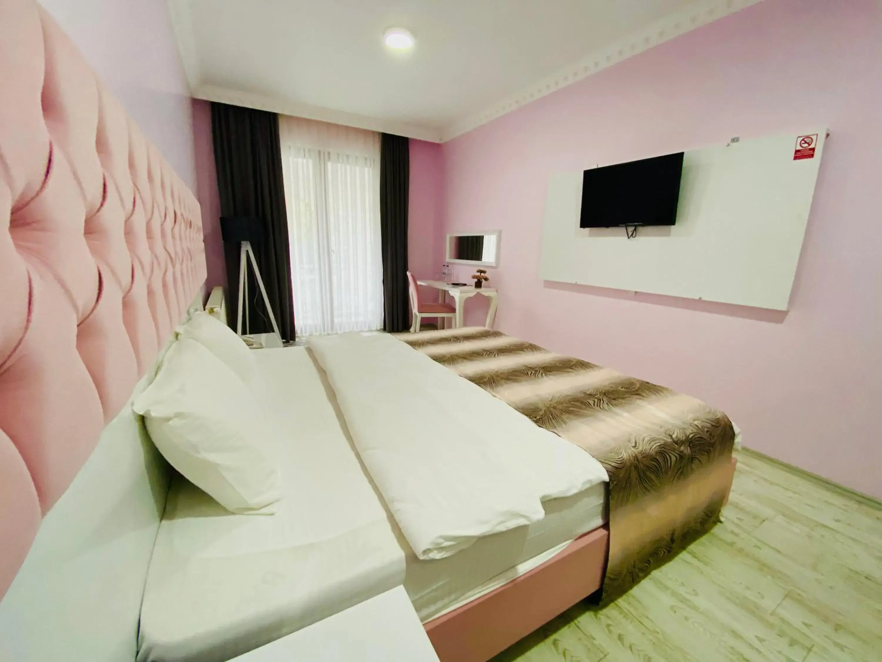 Triple Room with Balcony in Kadifeli Konak Hotel & Bungalow Triple Room with Balcony in Kadifeli Konak Hotel & Bungalow