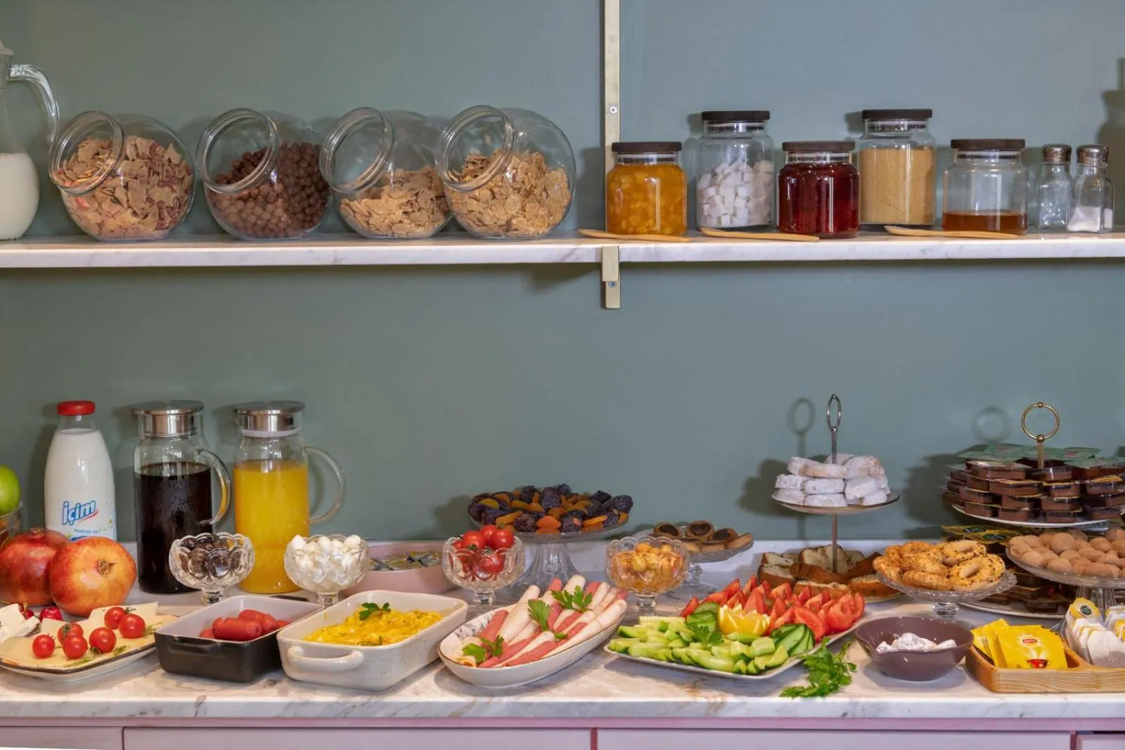 Buffet breakfast in Nika otel & cafe