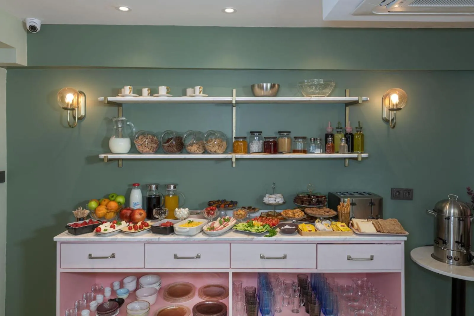 Buffet breakfast in Nika otel & cafe