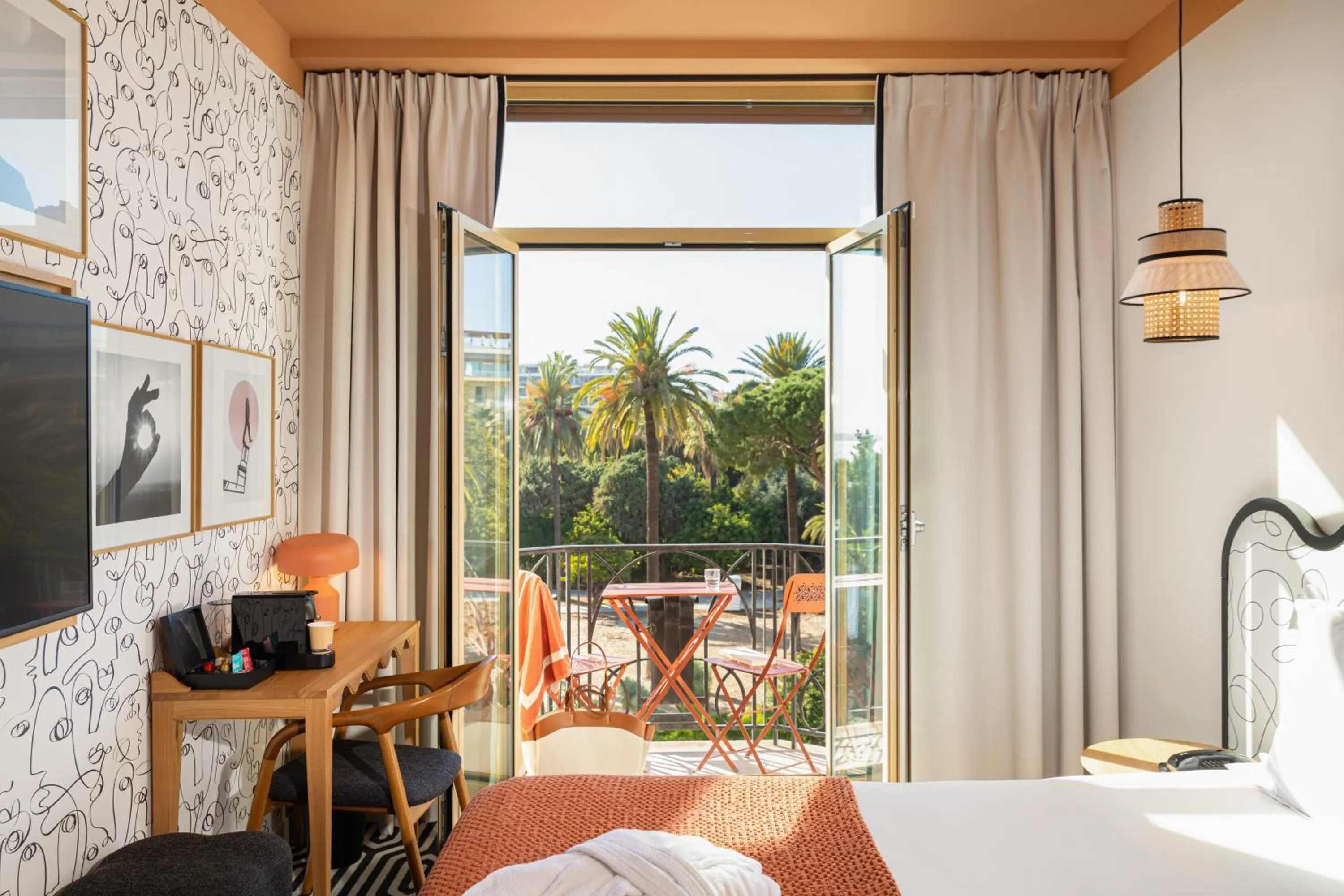 Balcony/Terrace, Bed in Albert 1er