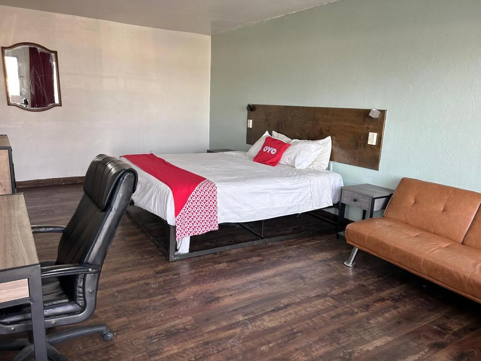 Bedroom, Bed in OYO Hotel Downtown Peoria I-74