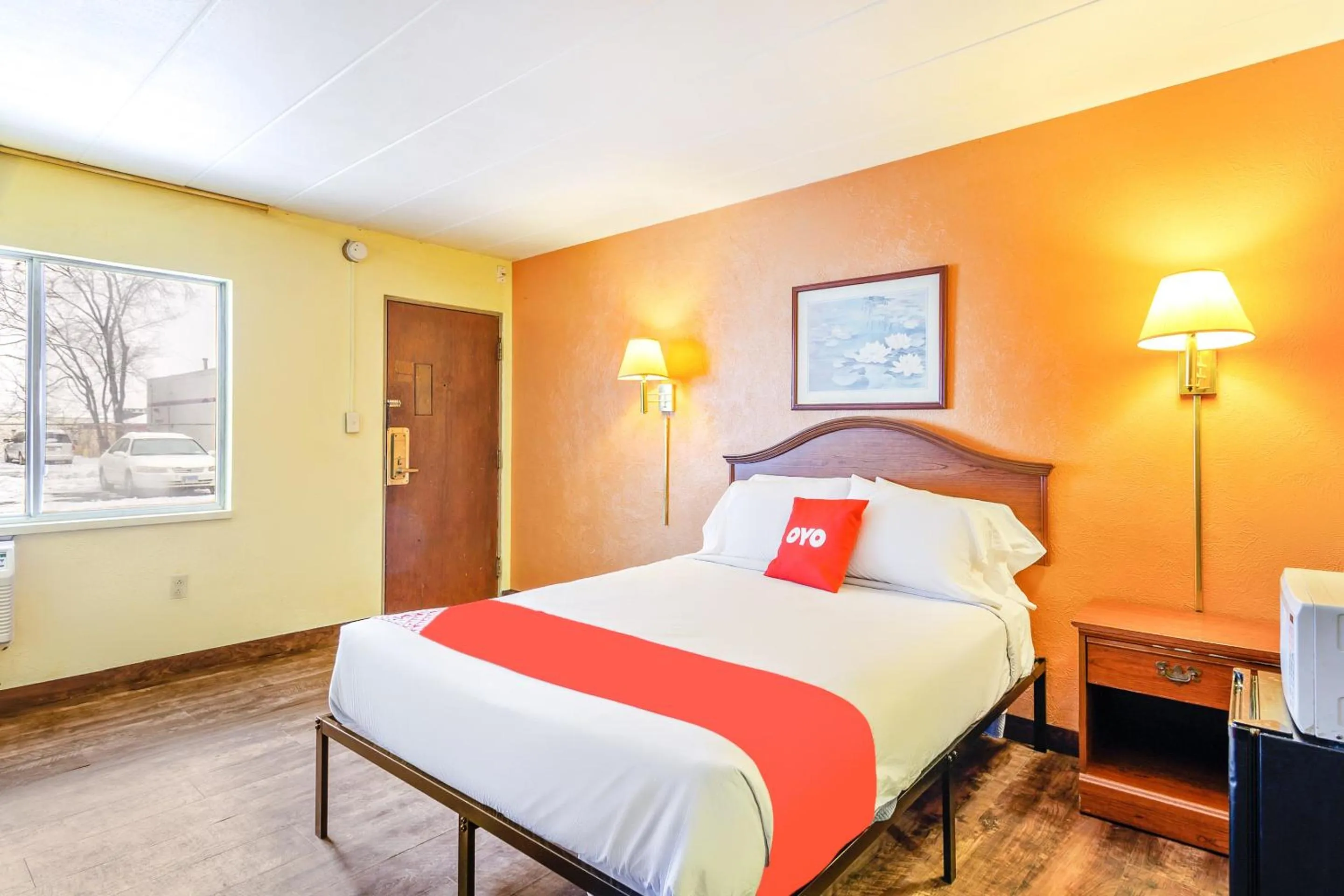 Bedroom, Bed in OYO Hotel Downtown Peoria I-74