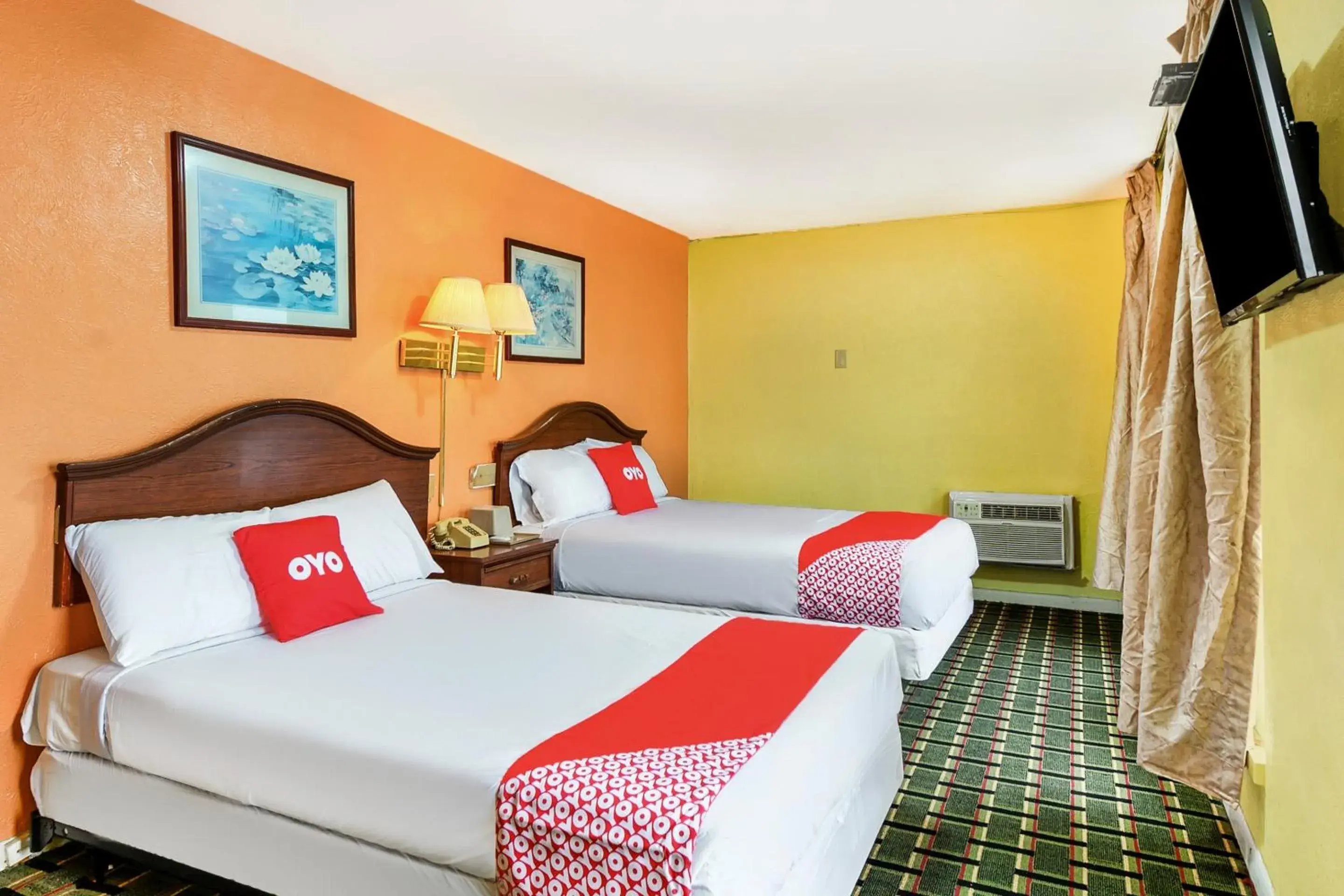 Double Room with Two Double Beds in OYO Hotel Downtown Peoria I-74 Double Room with Two Double Beds in OYO Hotel Downtown Peoria I-74