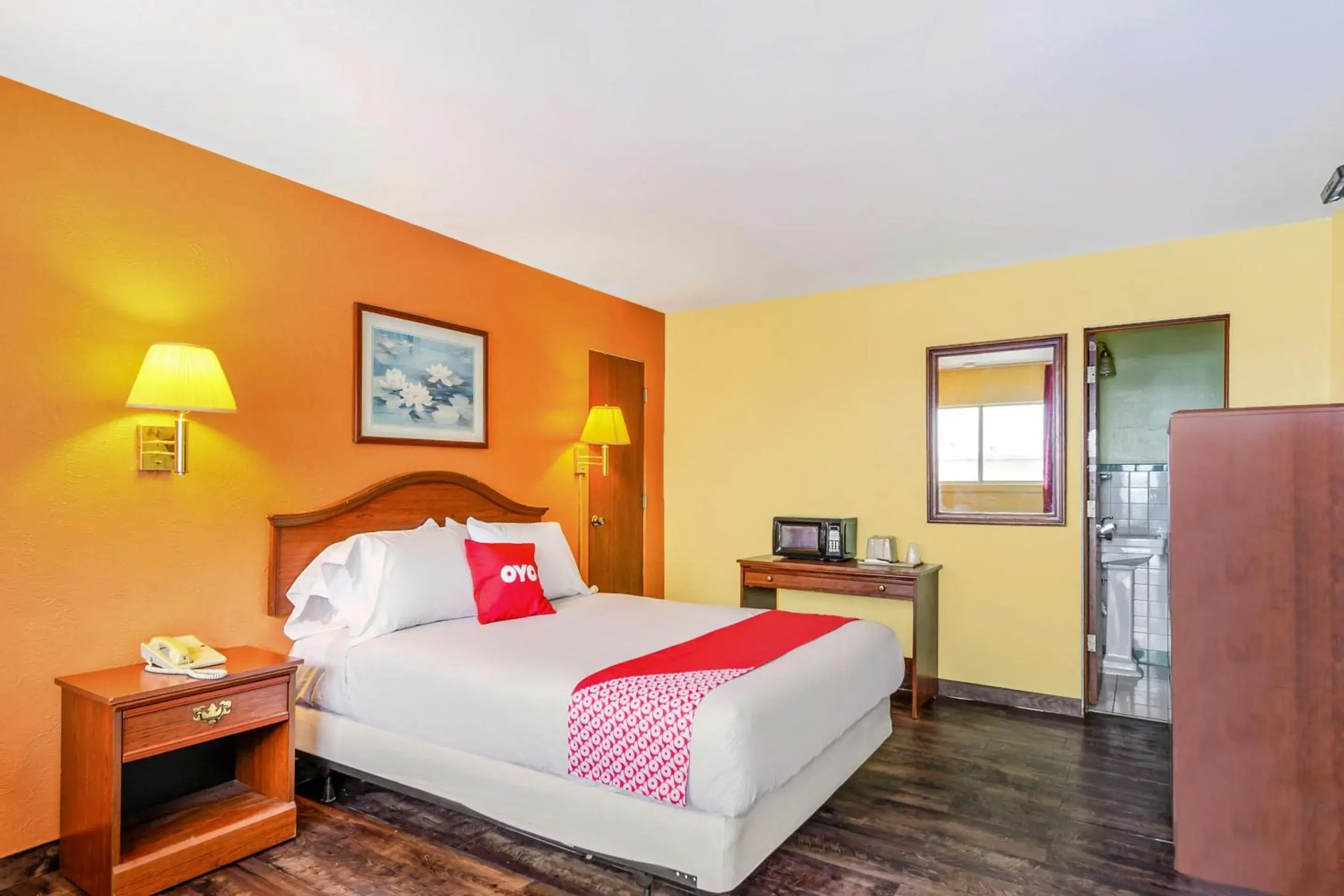 King Room in OYO Hotel Downtown Peoria I-74 King Room in OYO Hotel Downtown Peoria I-74