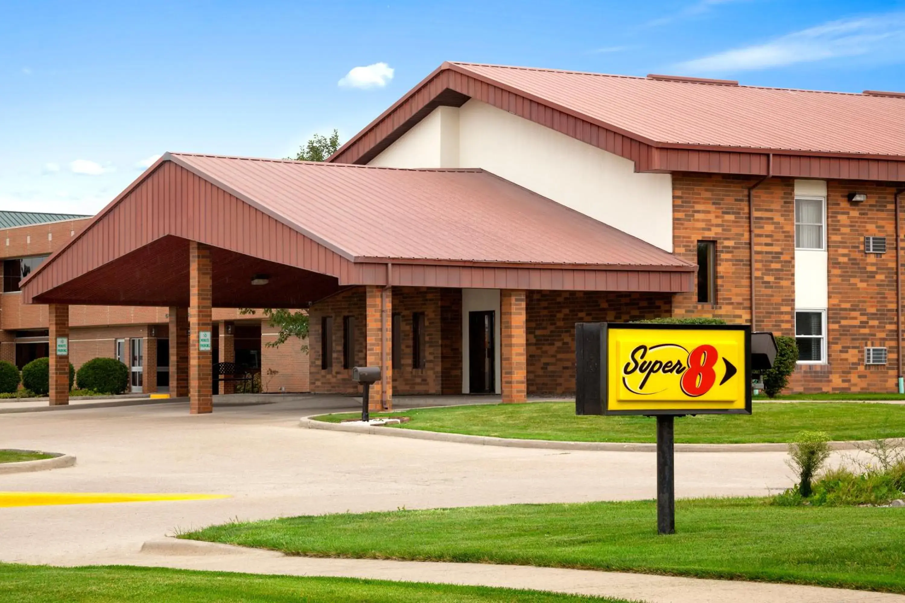 Facade/entrance in Super 8 by Wyndham Tuscola Facade/entrance in Super 8 by Wyndham Tuscola