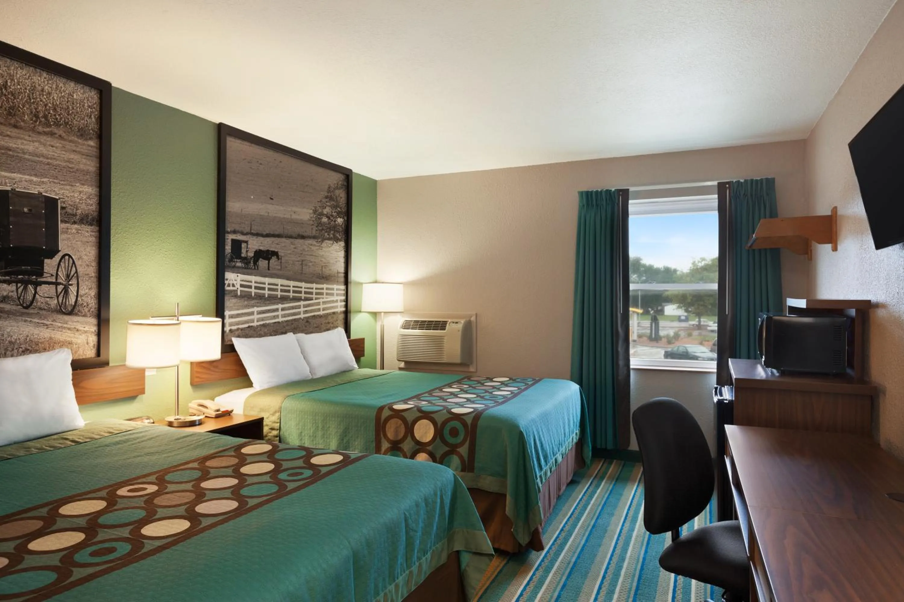 Bedroom, Bed in Super 8 by Wyndham Tuscola