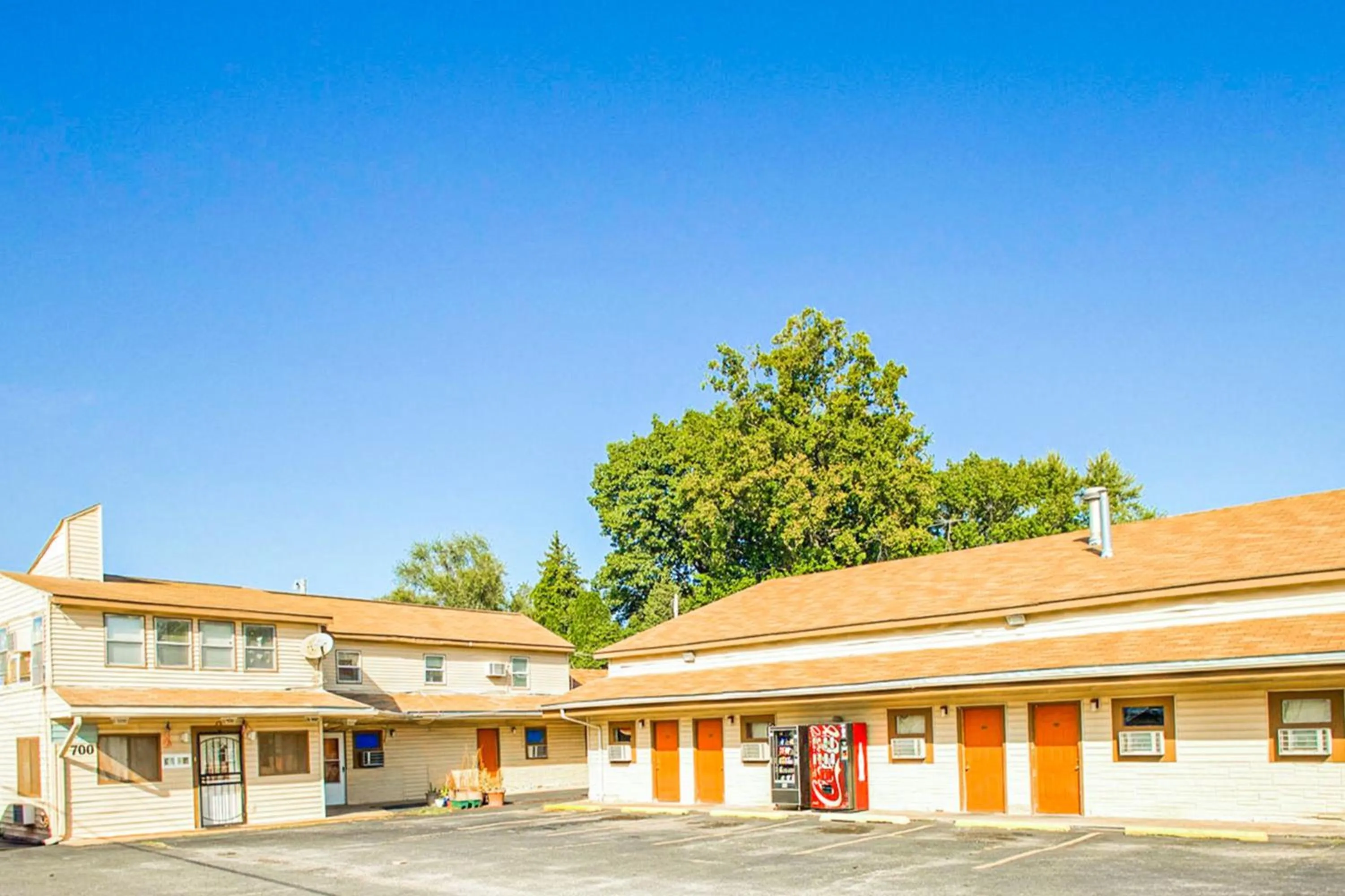 Facade/entrance in Hotel O Best Rest Inn Springfield US 36