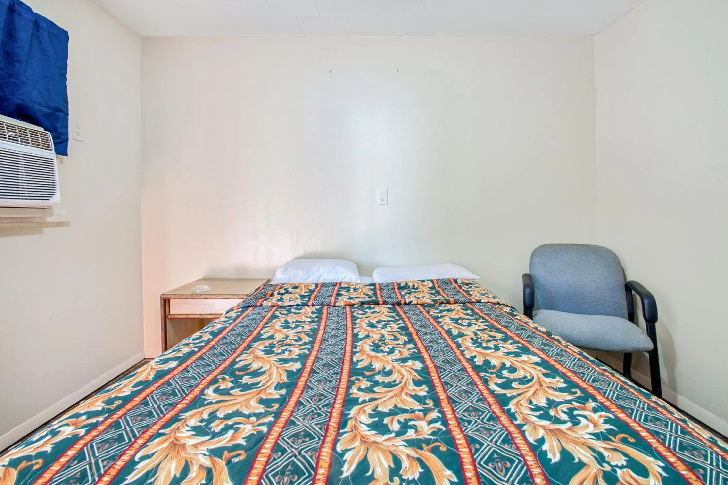 Full Bed Smoking in Hotel O Best Rest Inn Springfield US 36 Full Bed Smoking in Hotel O Best Rest Inn Springfield US 36