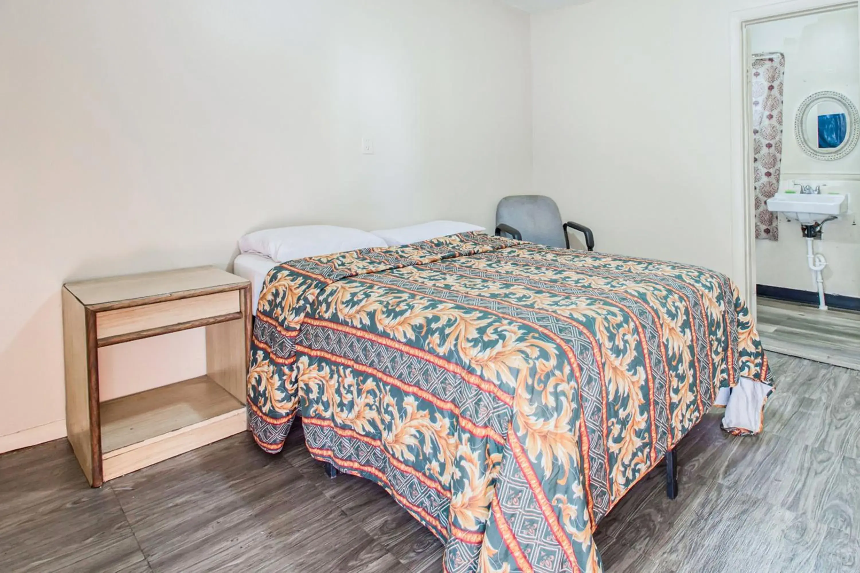 Full Bed Smoking in Hotel O Best Rest Inn Springfield US 36 Full Bed Smoking in Hotel O Best Rest Inn Springfield US 36