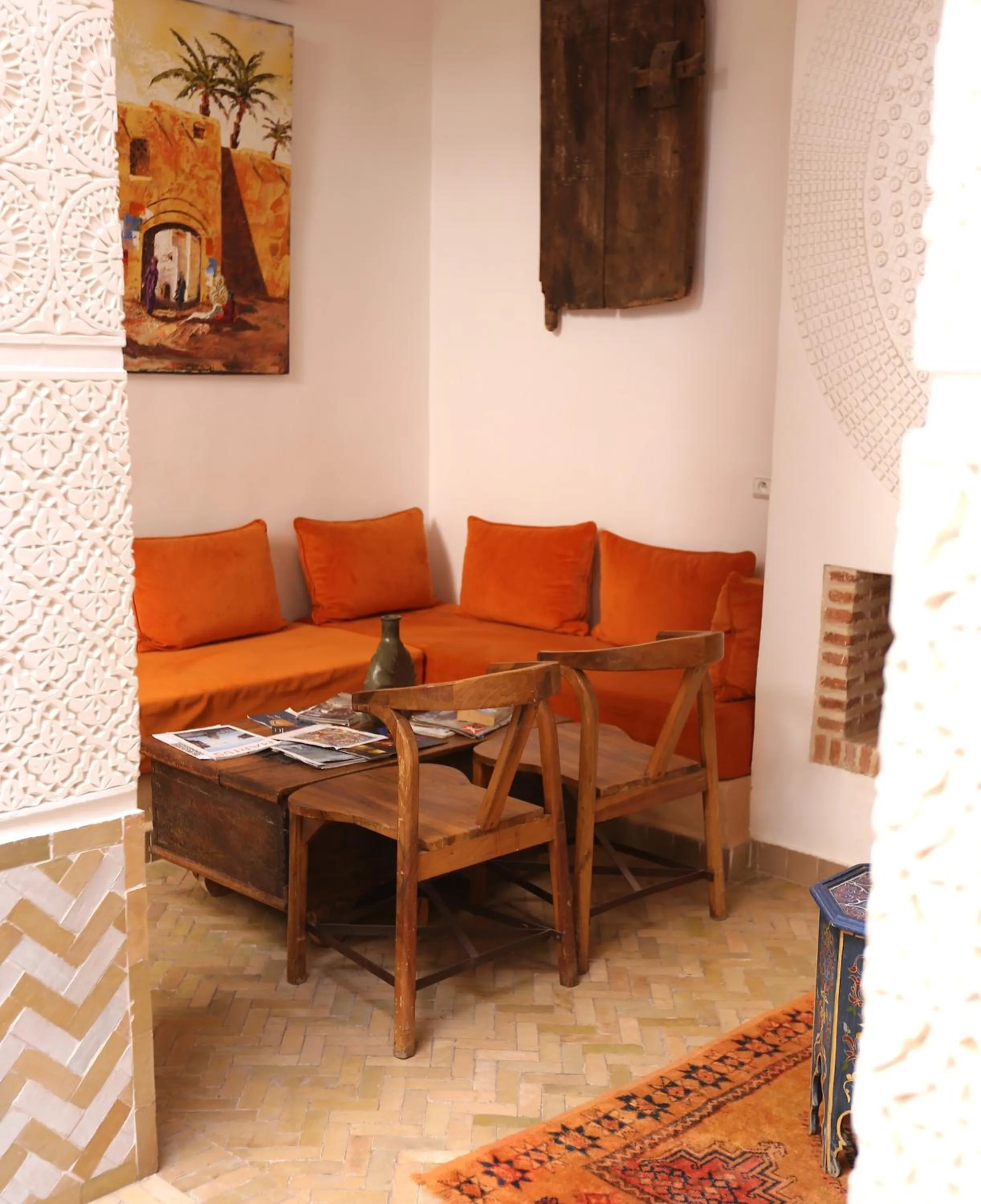 Communal lounge/ TV room in Riad Ambre et Jasmin
