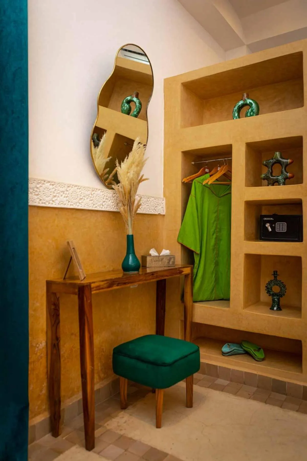 wardrobe in Riad Ambre et Jasmin