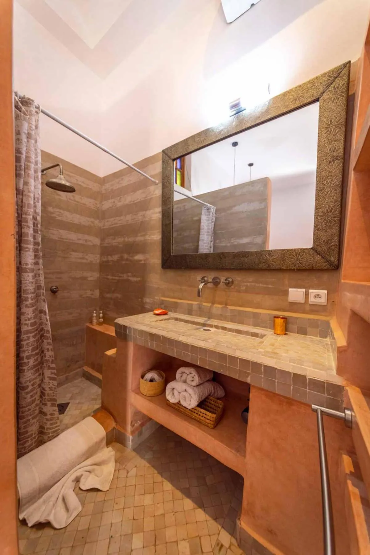 Shower in Riad Ambre et Jasmin