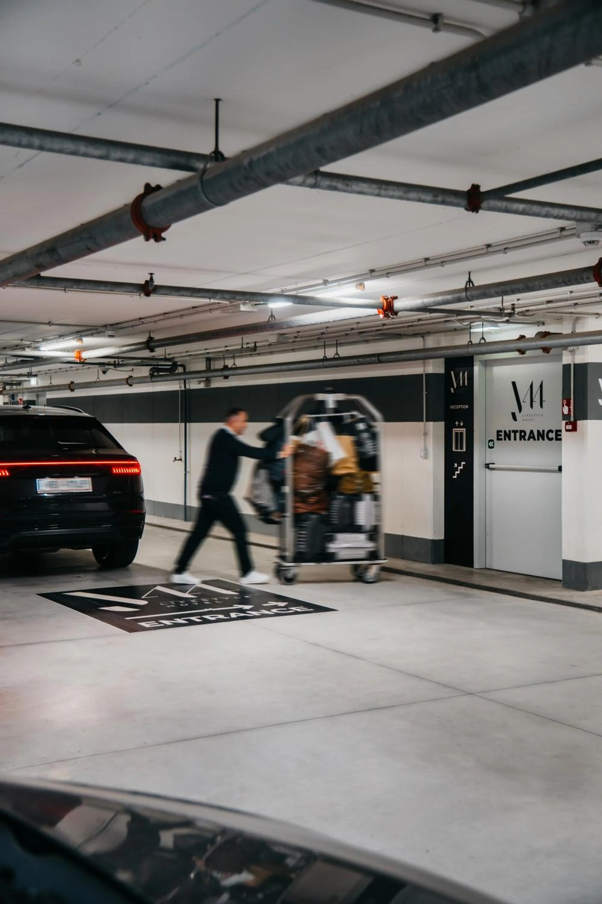 Parking in J44 Lifestyle Hotel