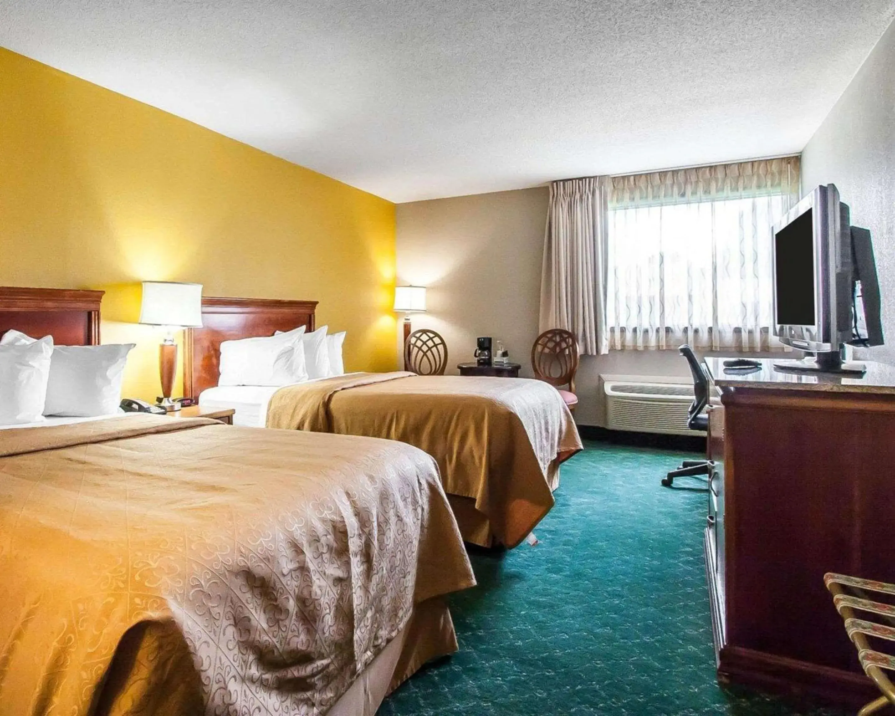 Bedroom, Bed in Quality Inn Cairo I-57 Bedroom, Bed in Quality Inn Cairo I-57