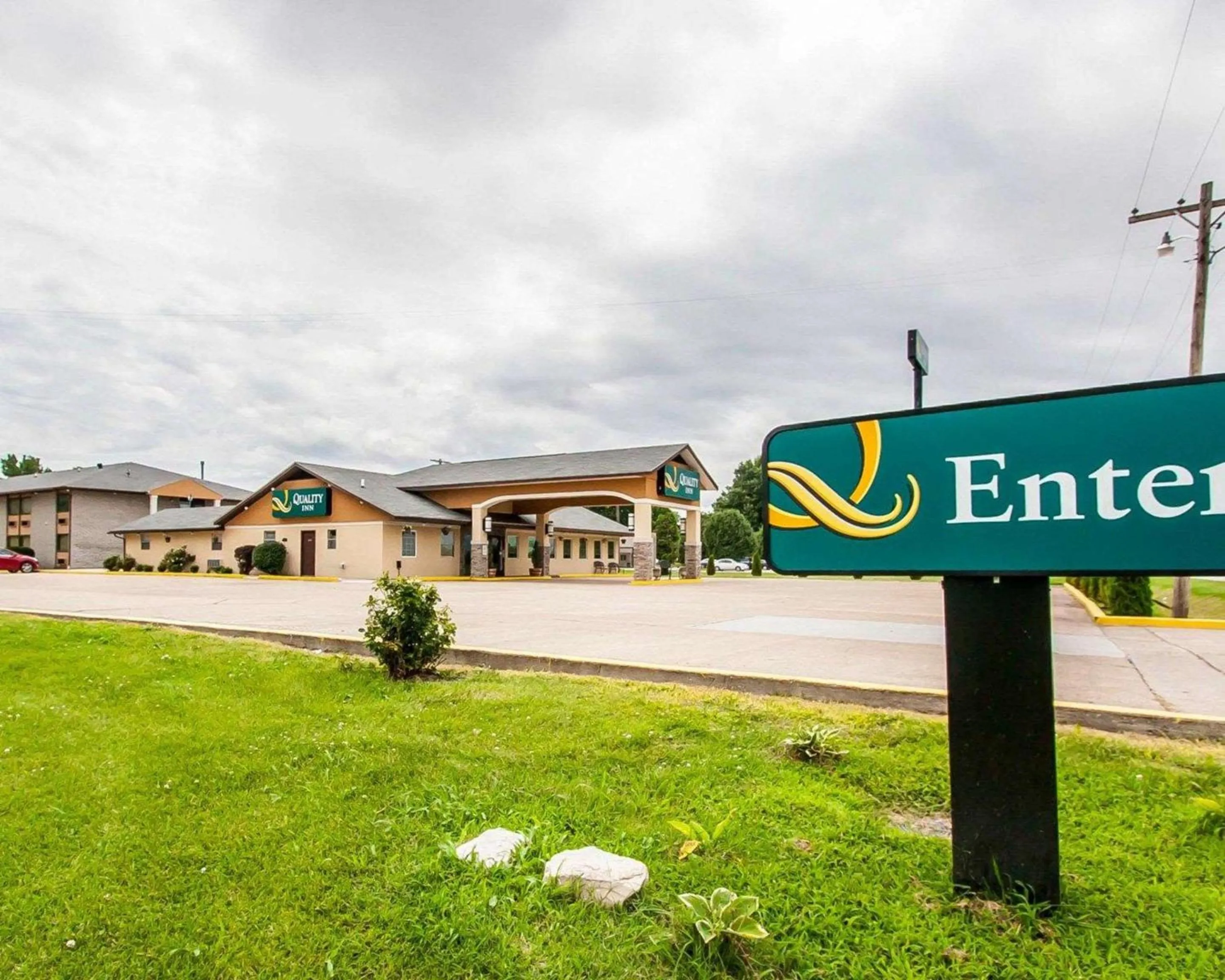 Property building in Quality Inn Cairo I-57