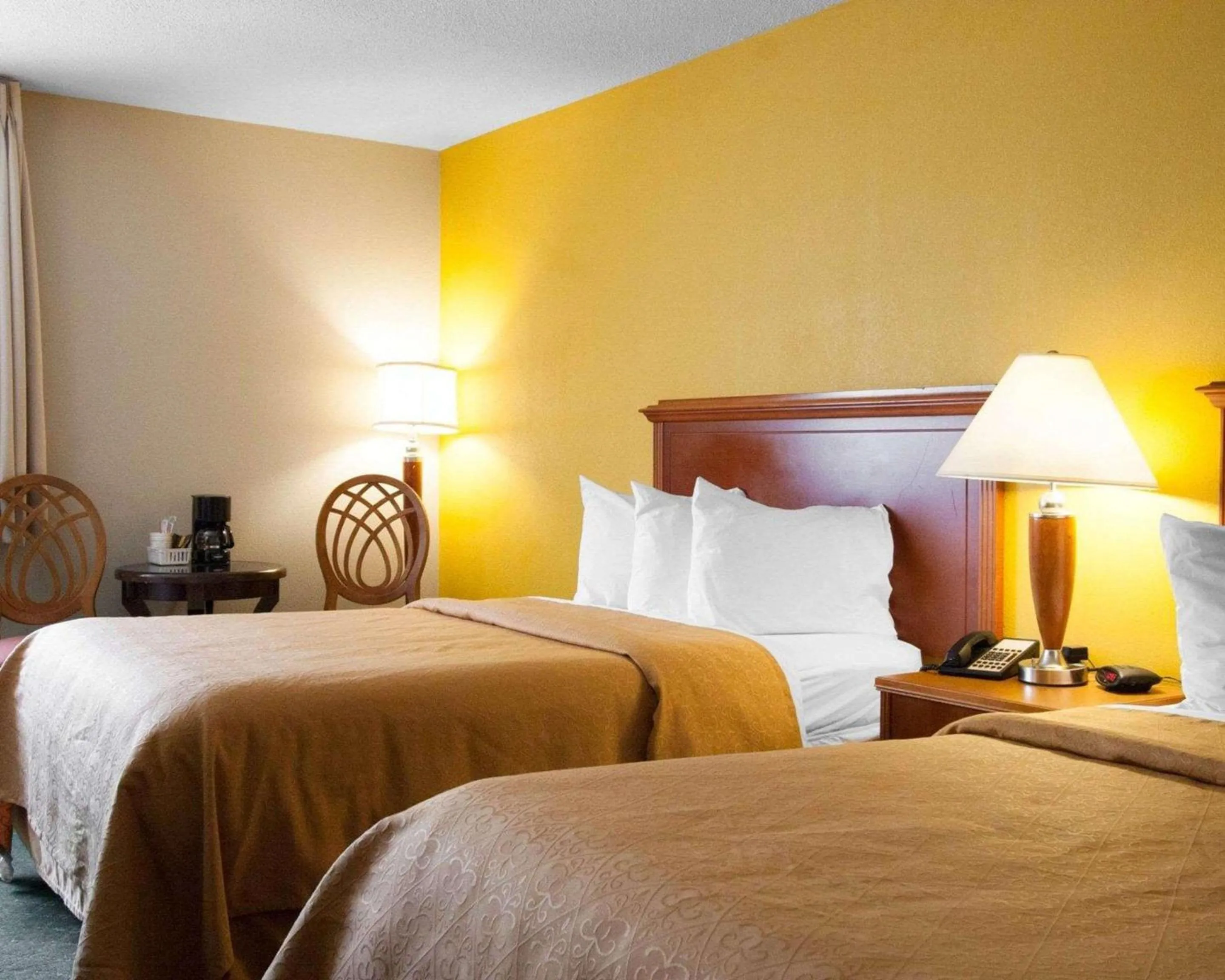 Bedroom, Bed in Quality Inn Cairo I-57