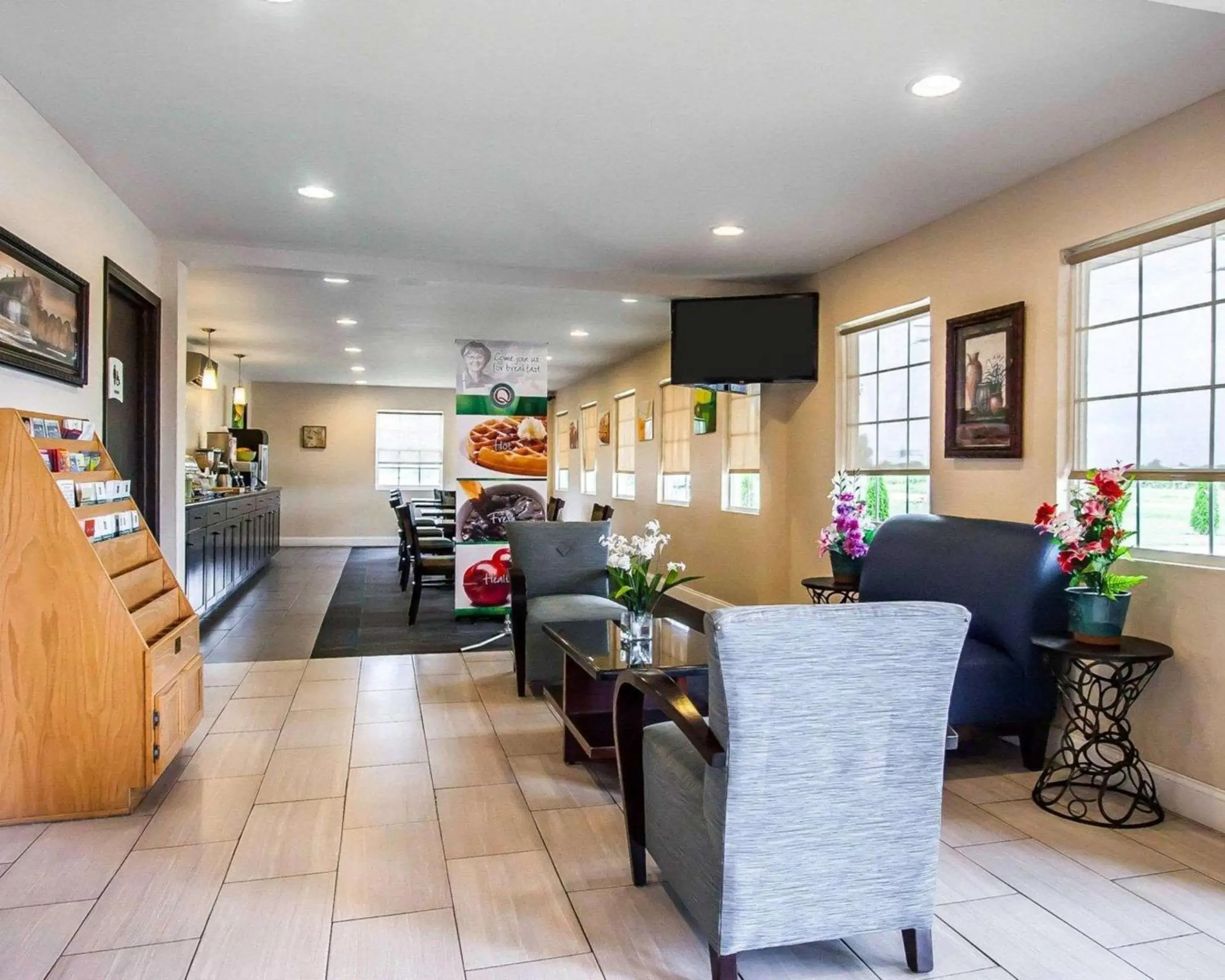 Lobby or reception in Quality Inn Cairo I-57 Lobby or reception in Quality Inn Cairo I-57