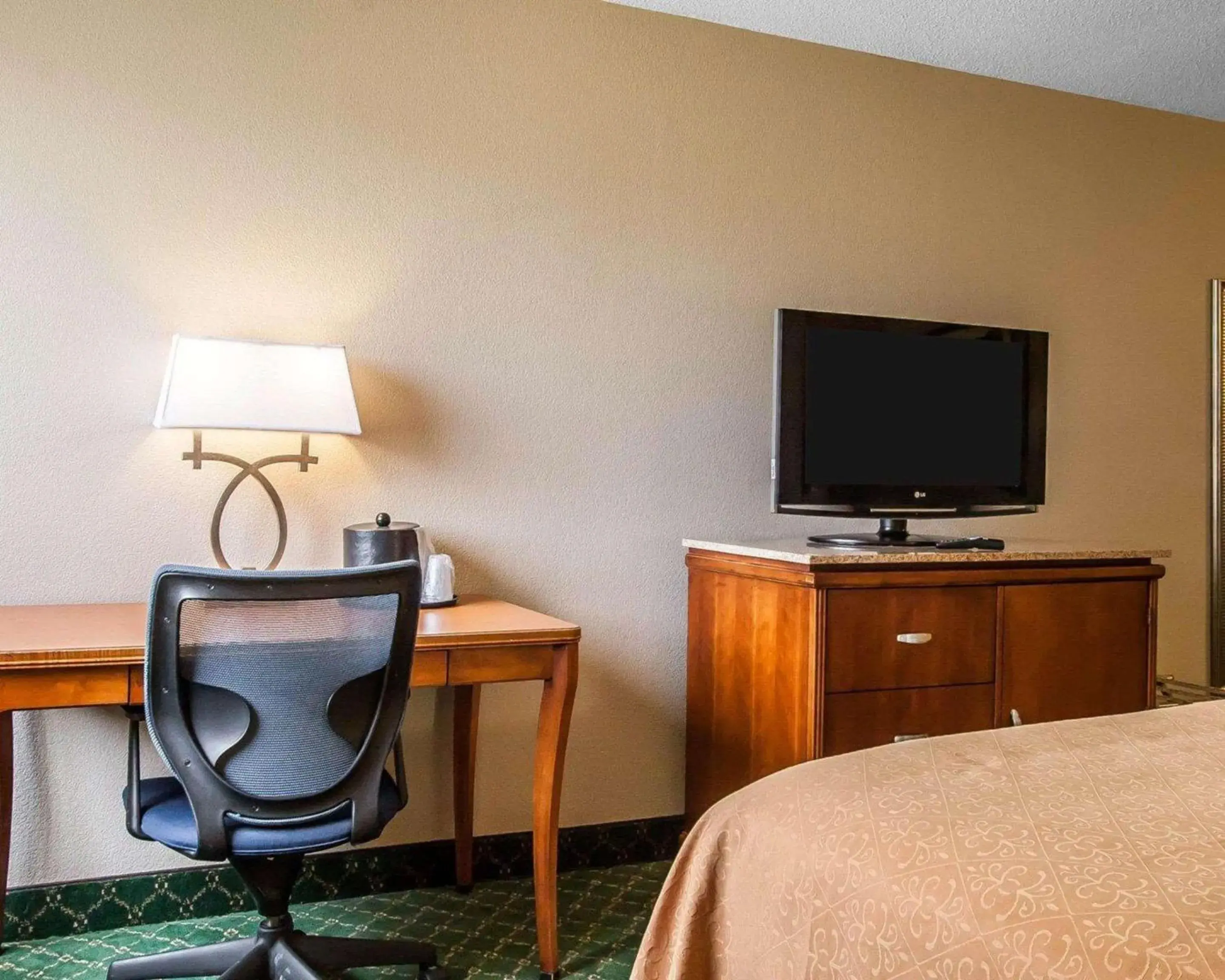 Bedroom, Bed in Quality Inn Cairo I-57 Bedroom, Bed in Quality Inn Cairo I-57