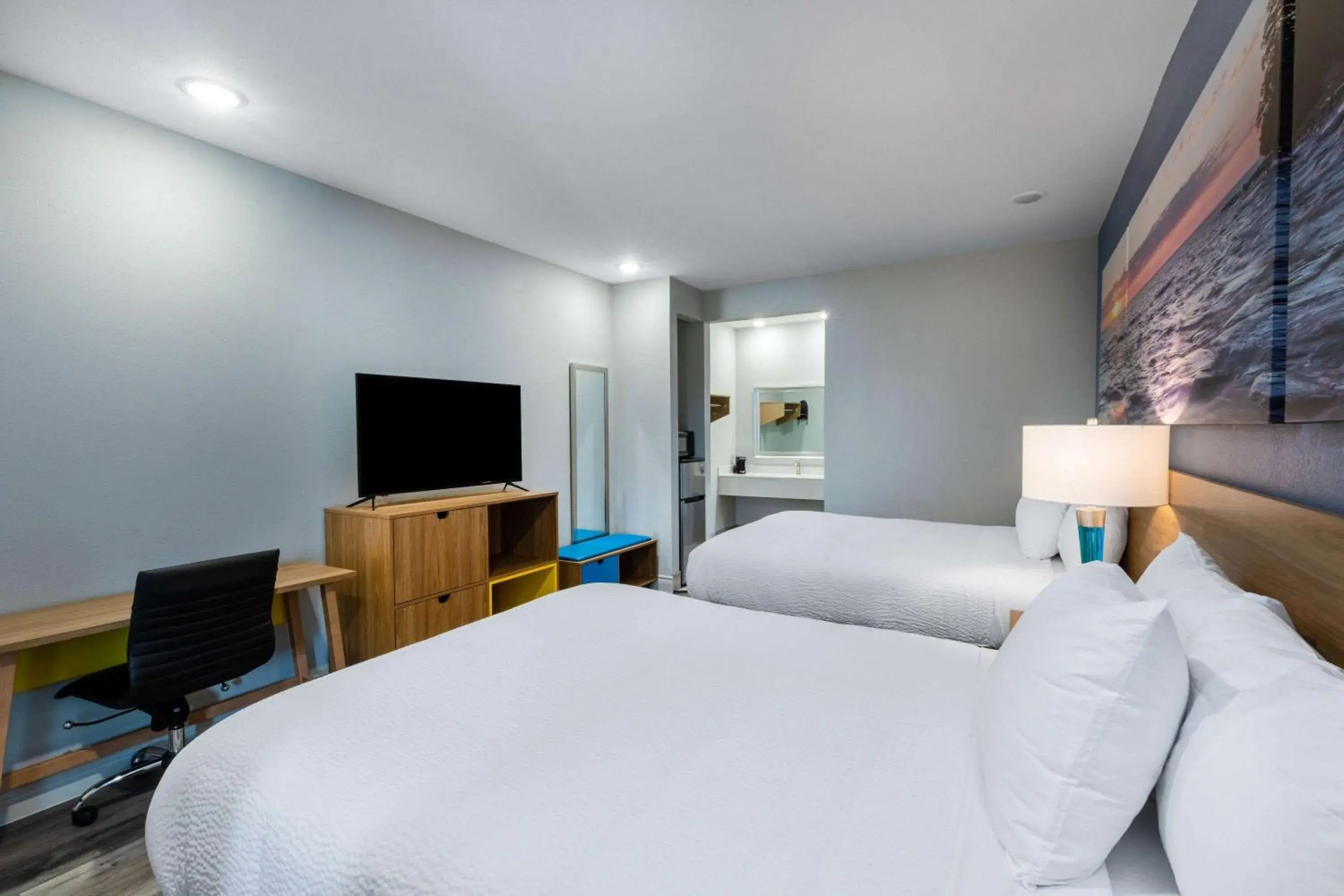 Queen Room with Two Queen Beds - Disability Access/Non-Smoking in Days Inn by Wyndham Minot Queen Room with Two Queen Beds - Disability Access/Non-Smoking in Days Inn by Wyndham Minot