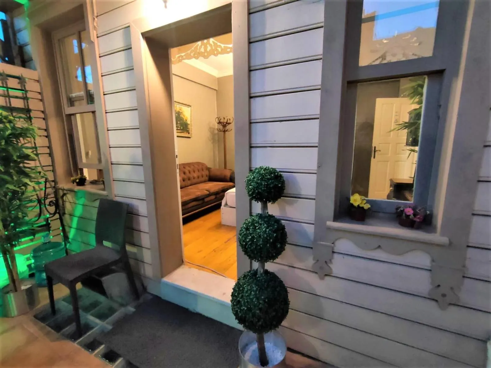 Facade/entrance in Valide i Suit