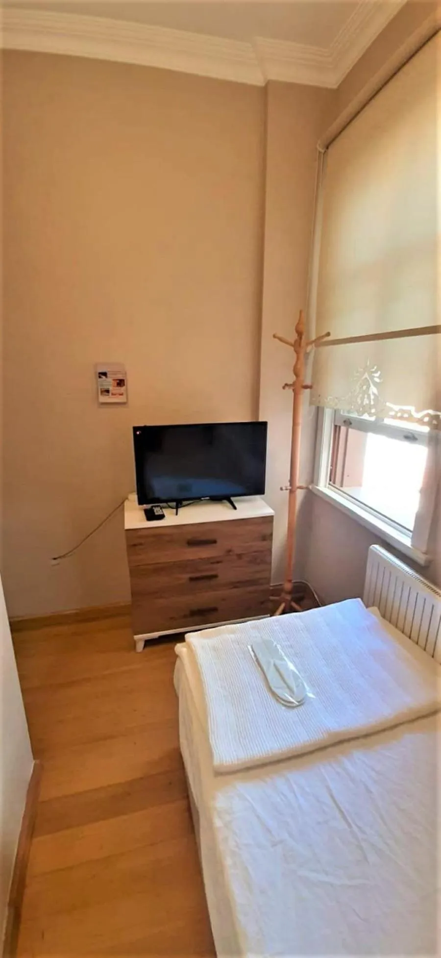 Photo of the whole room, Bed in Valide i Suit