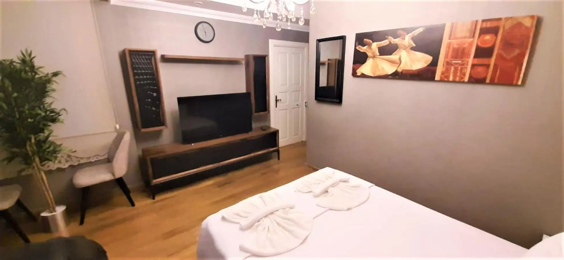 Communal lounge/ TV room, Bed in Valide i Suit