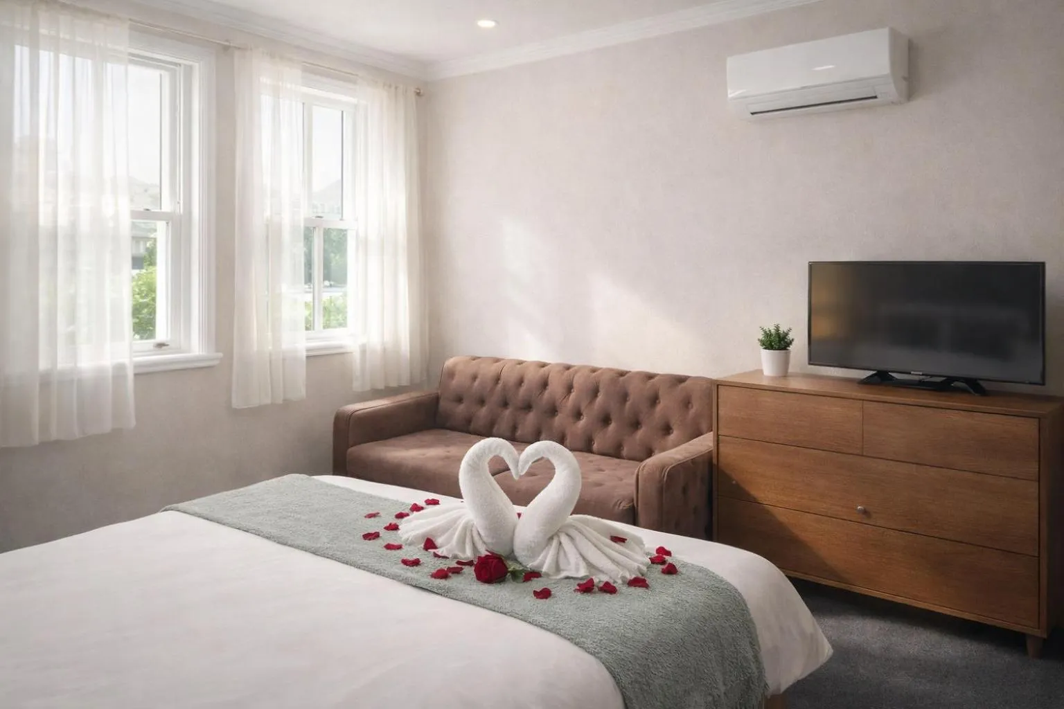 Bedroom, Bed in valide-maide hotel