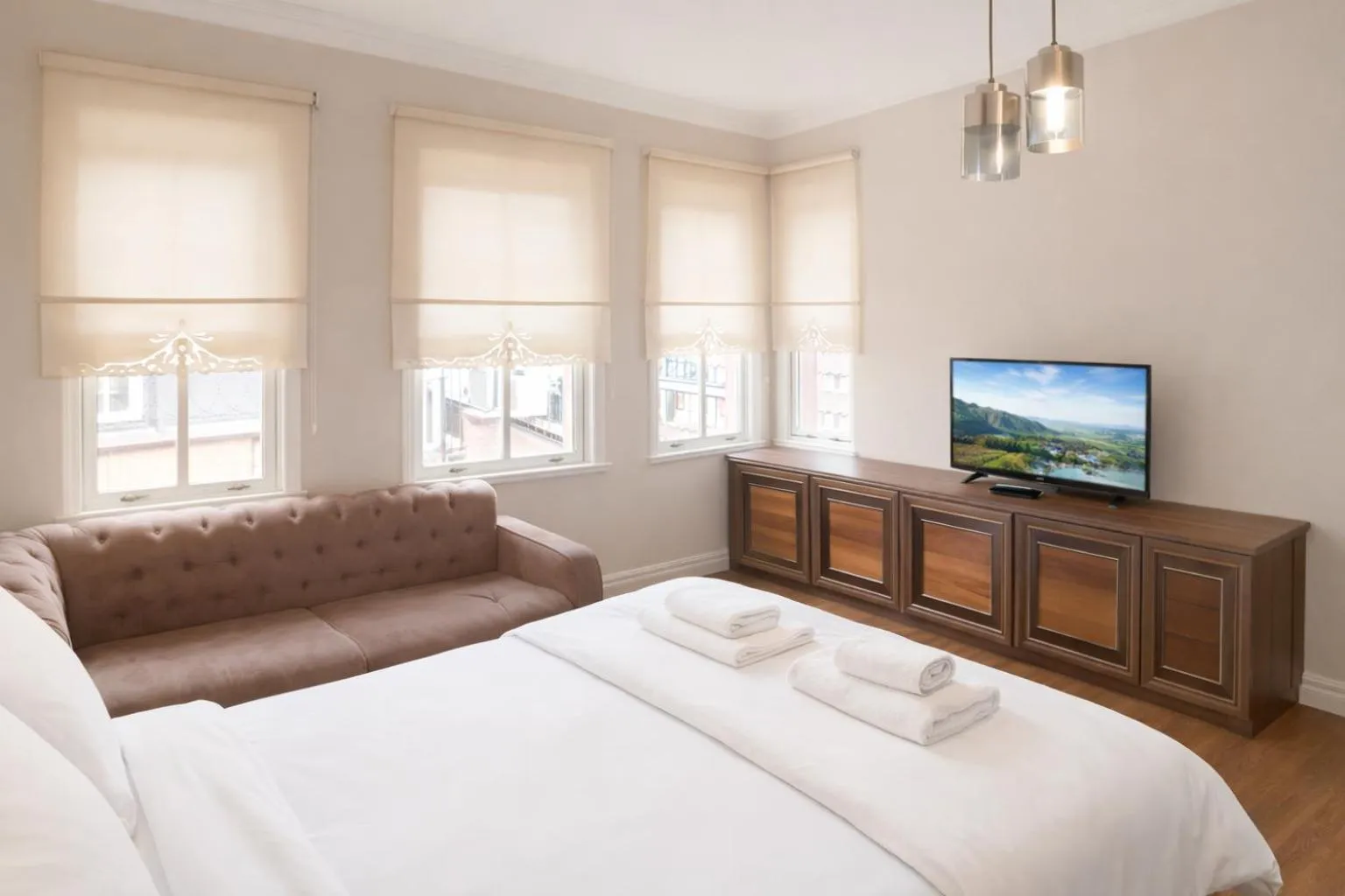 Bedroom, Bed in valide-maide hotel