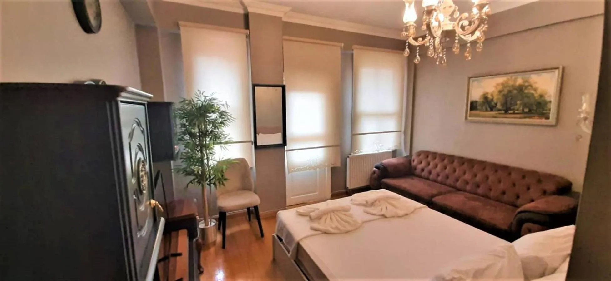 Living room, Bed in Valide i Suit